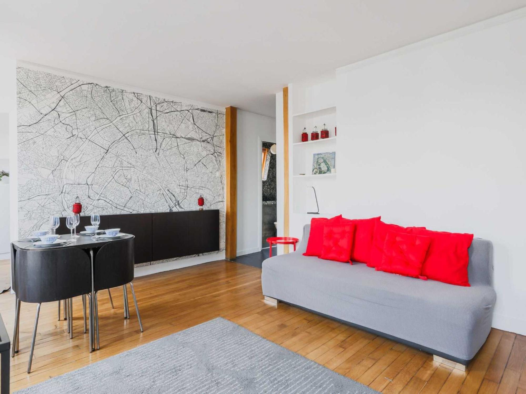 Luminous 1bdr Witha C&balcony-marais Louvre Apartment