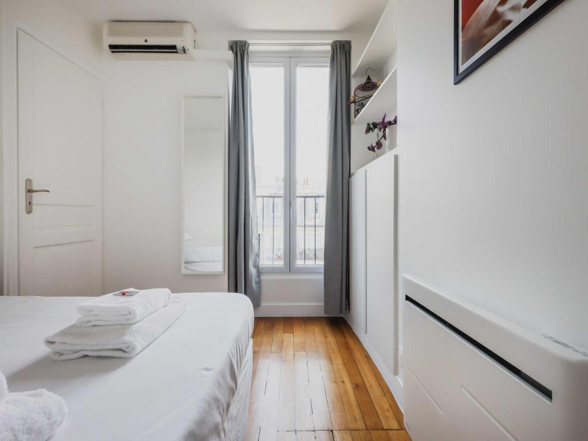 Appartamento Luminous 1bdr Witha C&balcony-marais Louvre