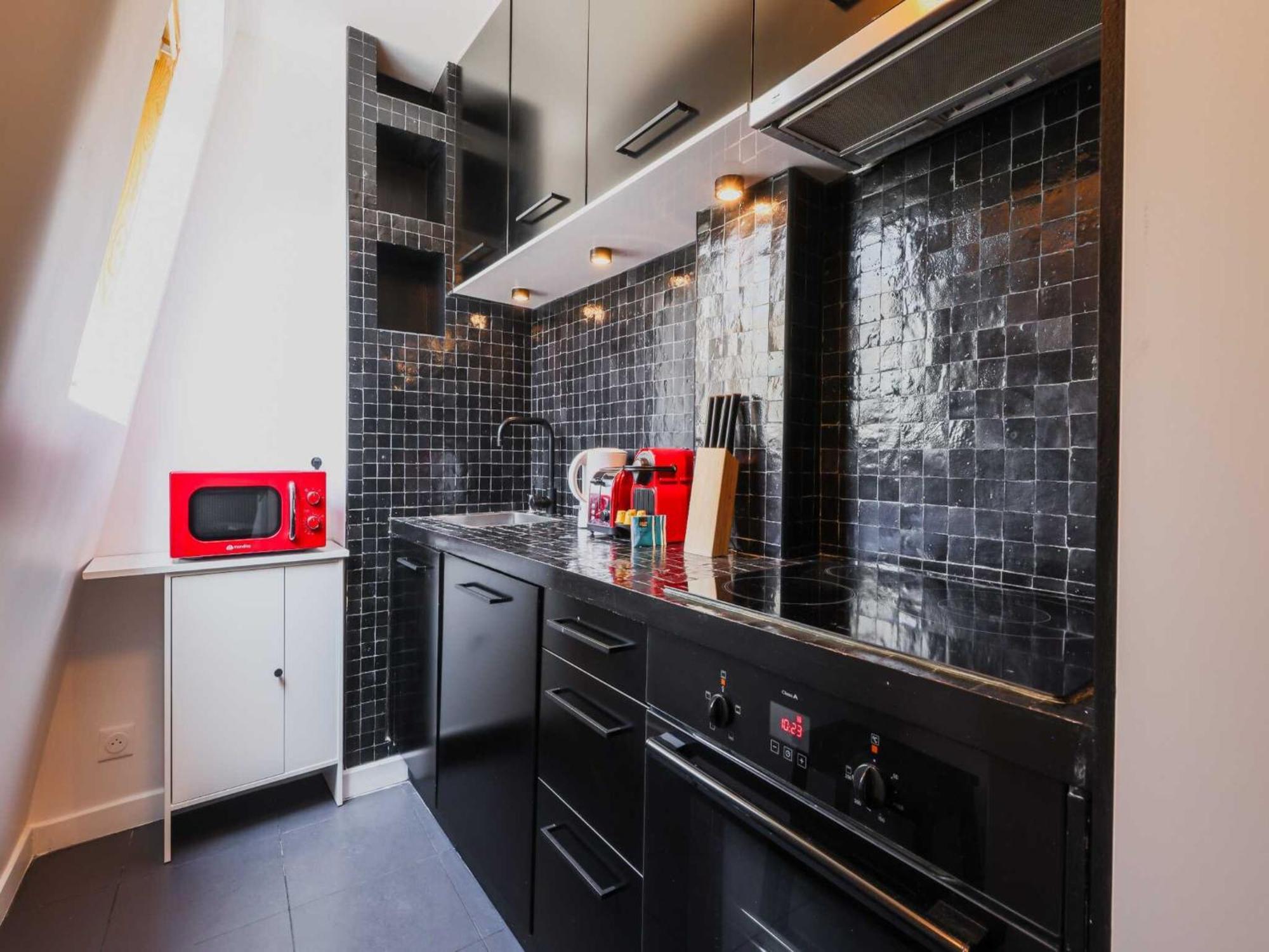 Apartment Luminous 1bdr Witha C&balcony-marais Louvre *