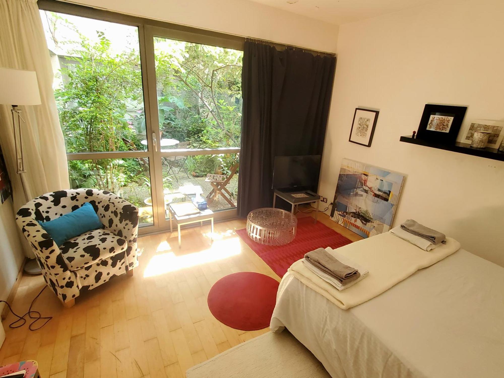 A 20eme Avec Un Petit Jardin Paris
