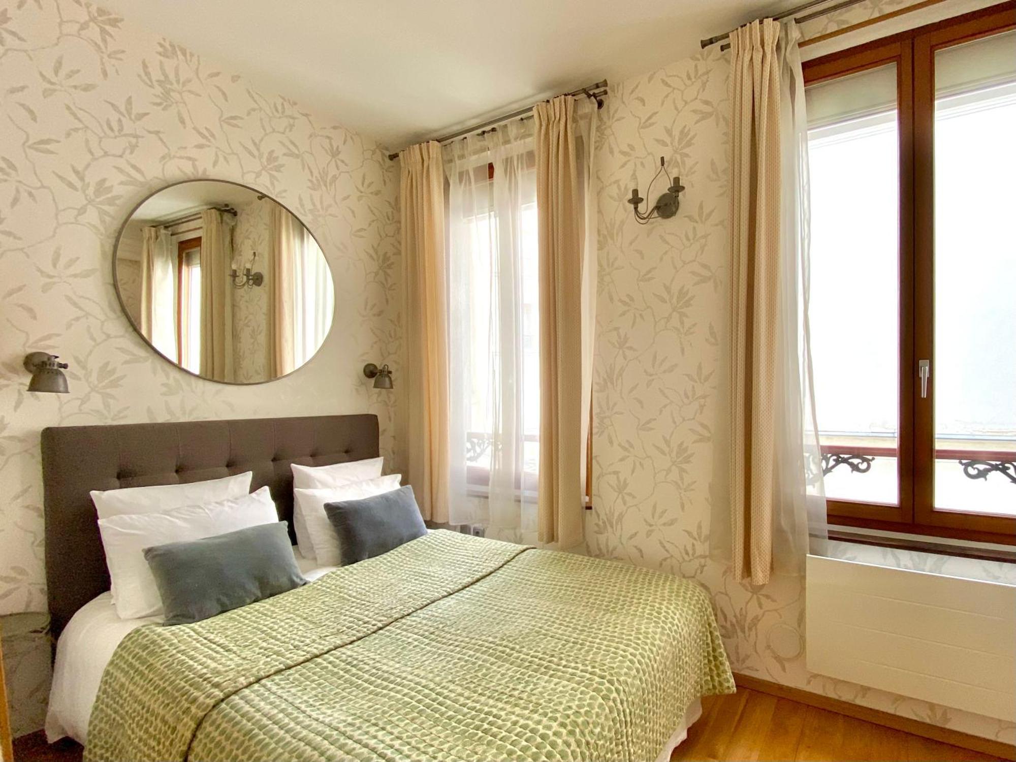 Camparis - - D'hotes * Paris