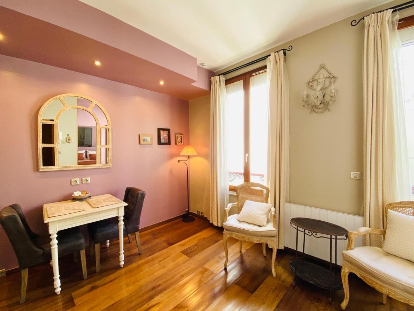Camparis - - D'hotes * Paris