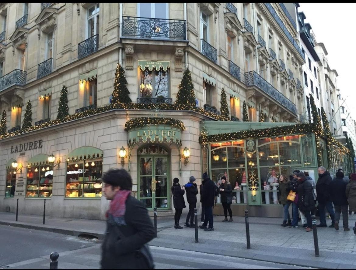 Proche Champs Elysee 8e *