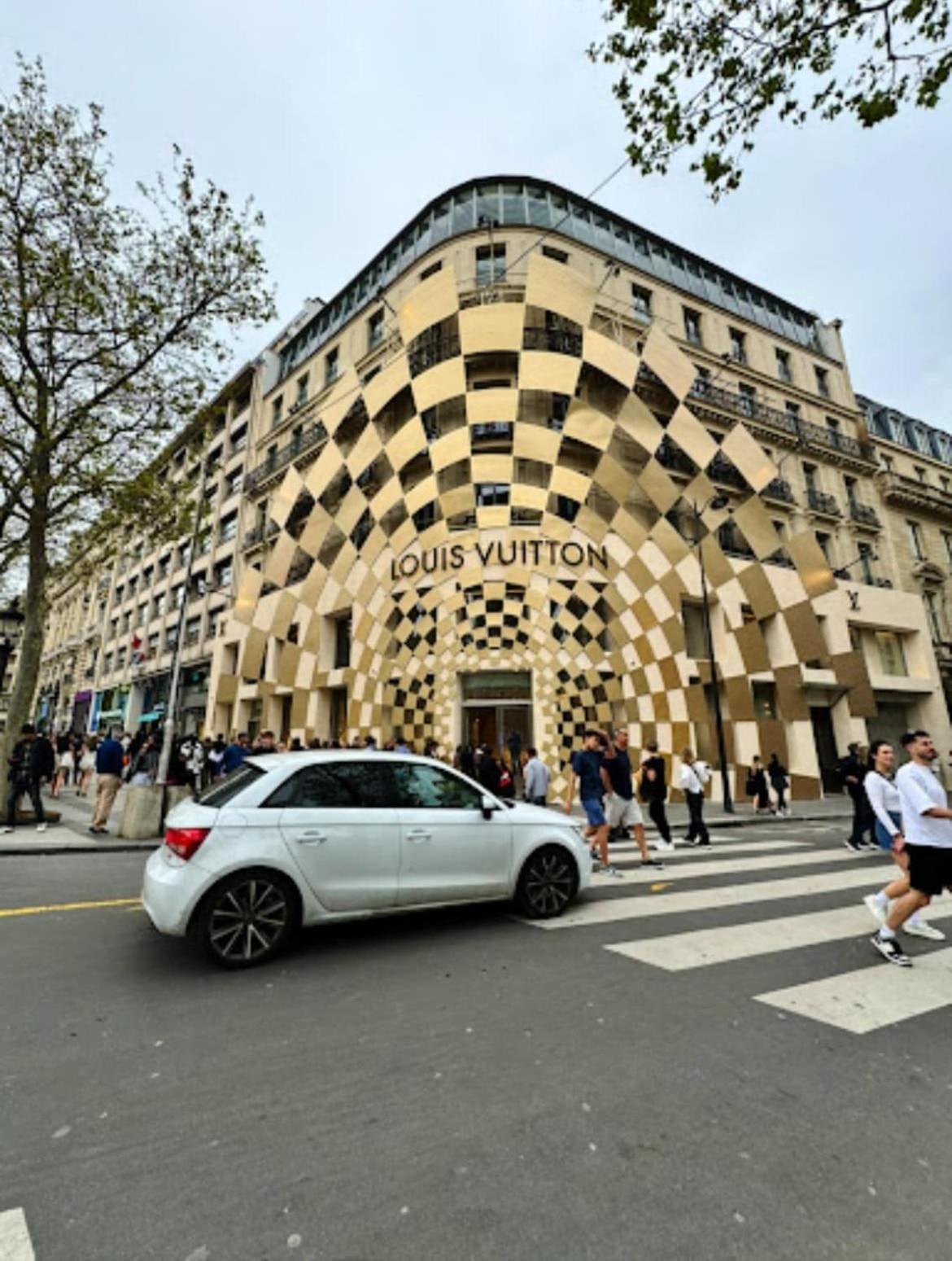 Proche Champs Elysee 8e *