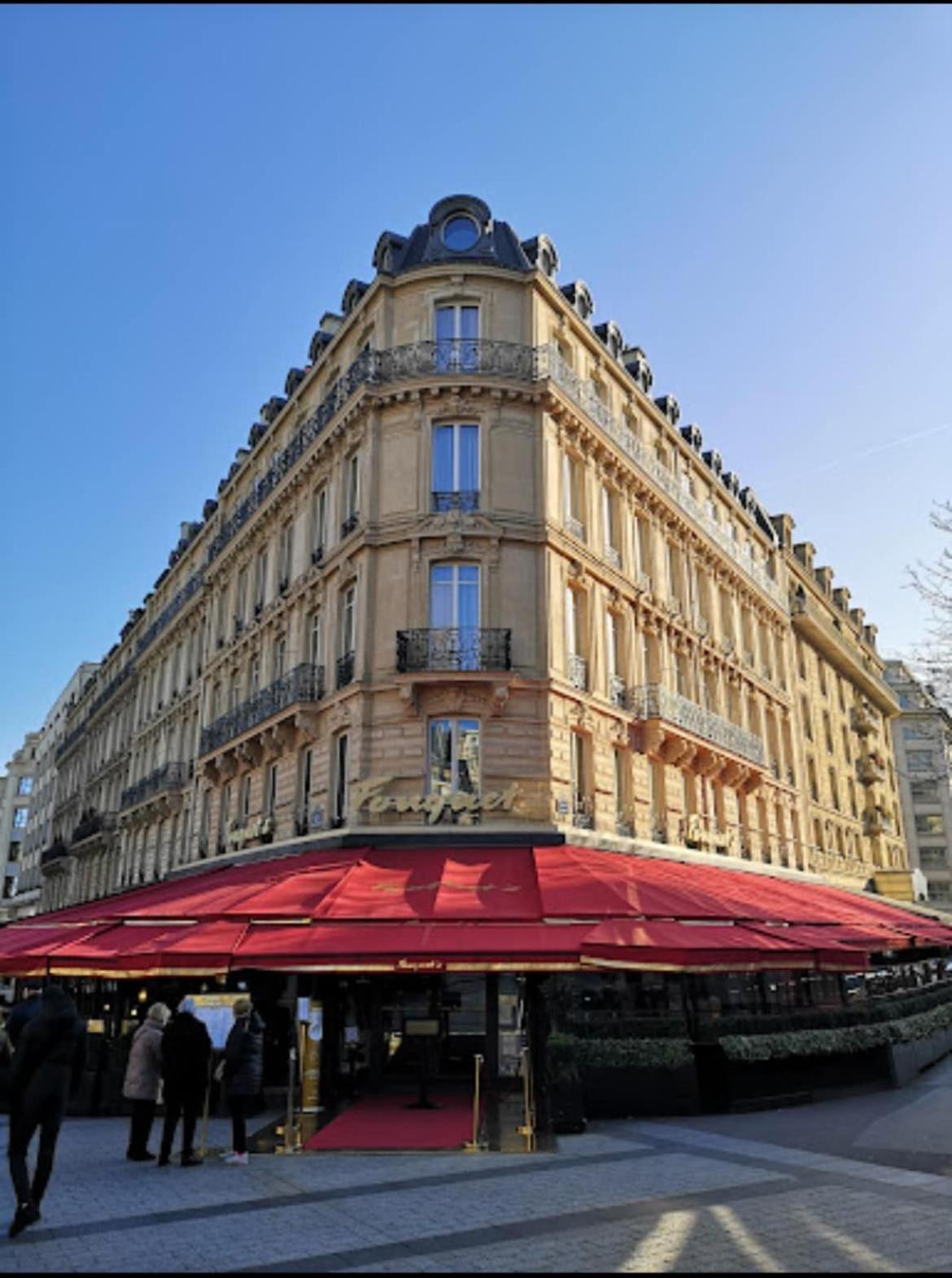 Proche Champs Elysee 8e *