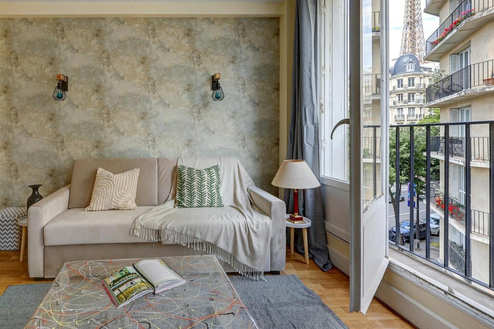 Appartamento Bnbnook - Charming 1br With Eiffel Tower View