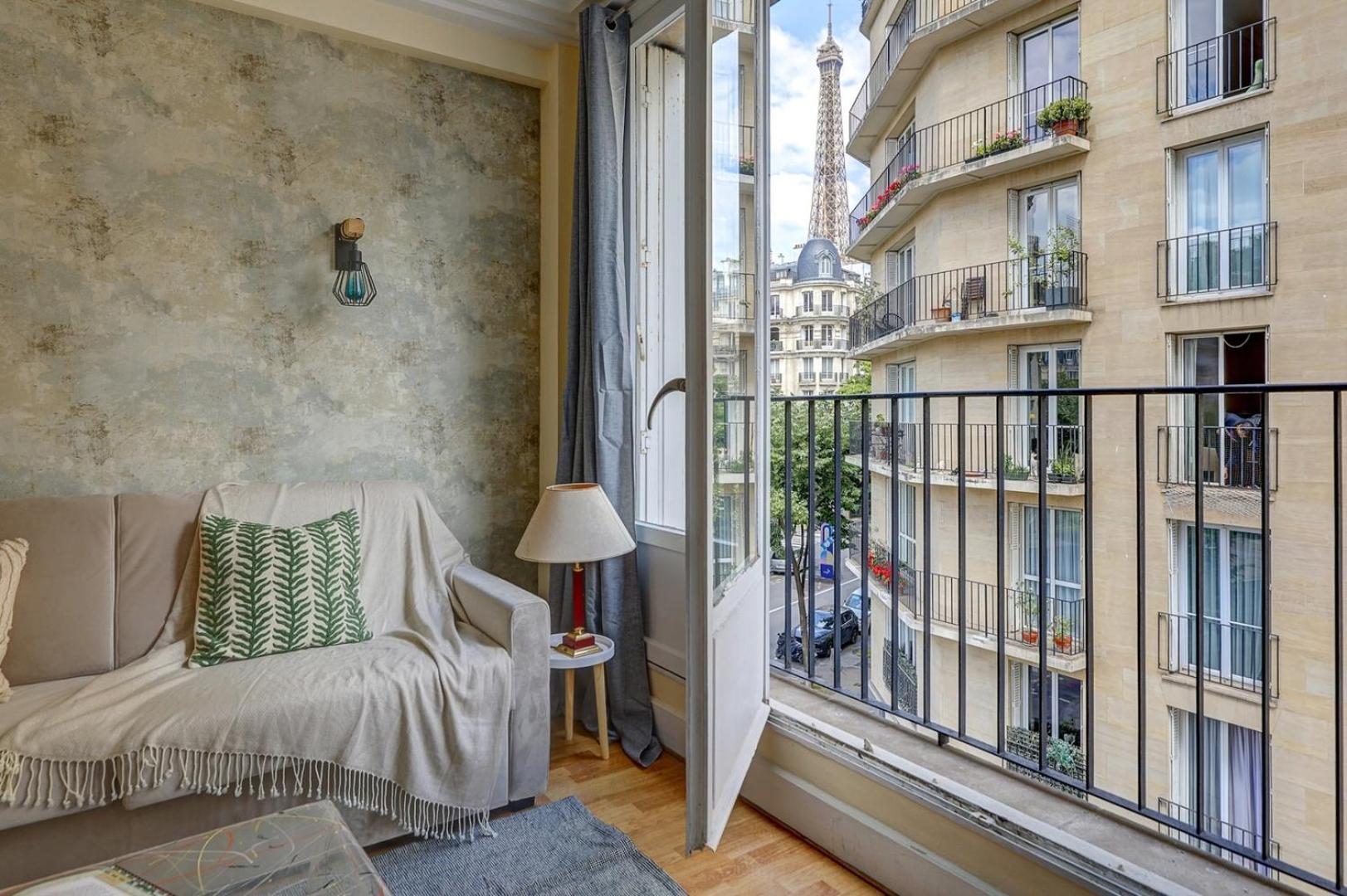 Appartamento Bnbnook - Charming 1br With Eiffel Tower View *