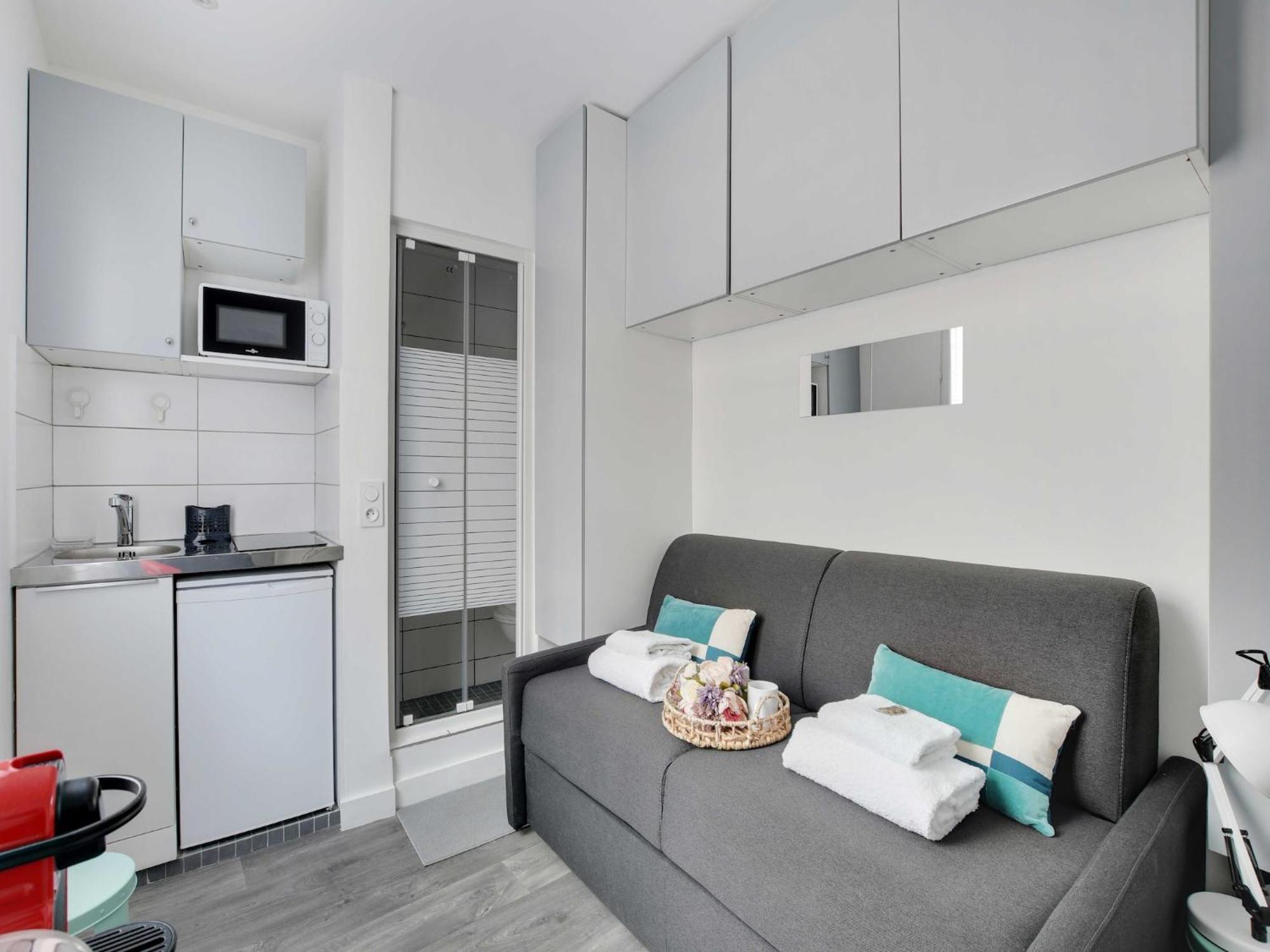 Intimate Studio-2p- Sacre Coeur Abesse *