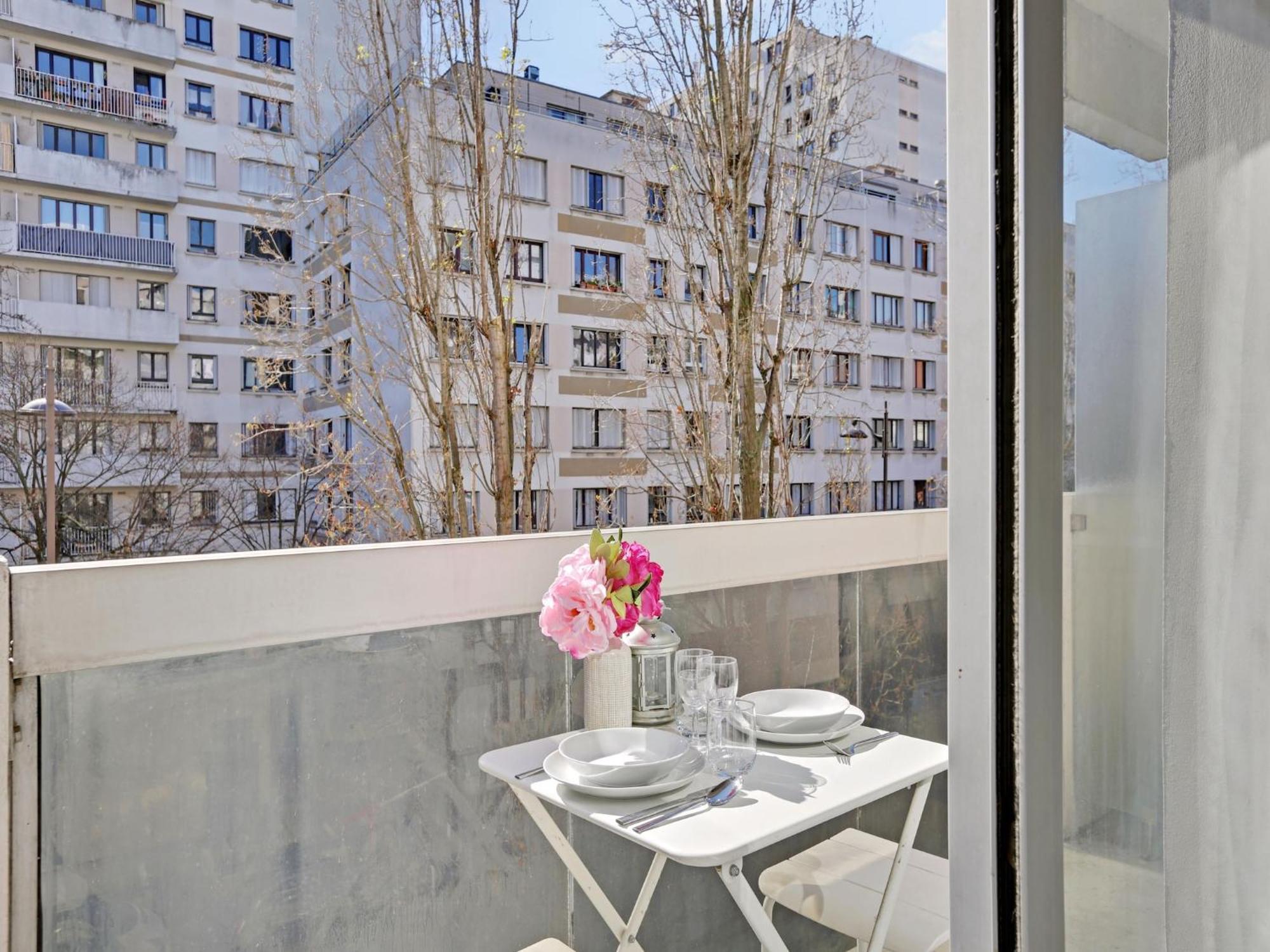 Near Bassin De La - 2p Balcony
