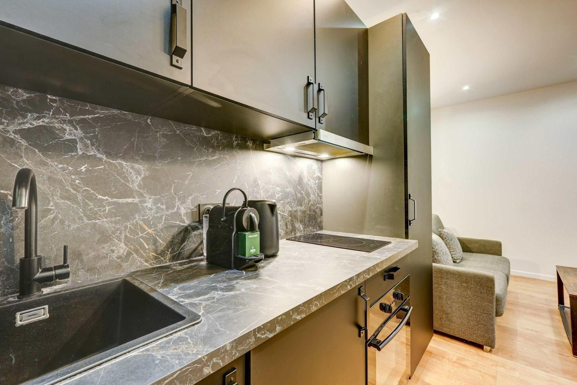 Cozy And Modern Next To Sacre-coeur Parigi