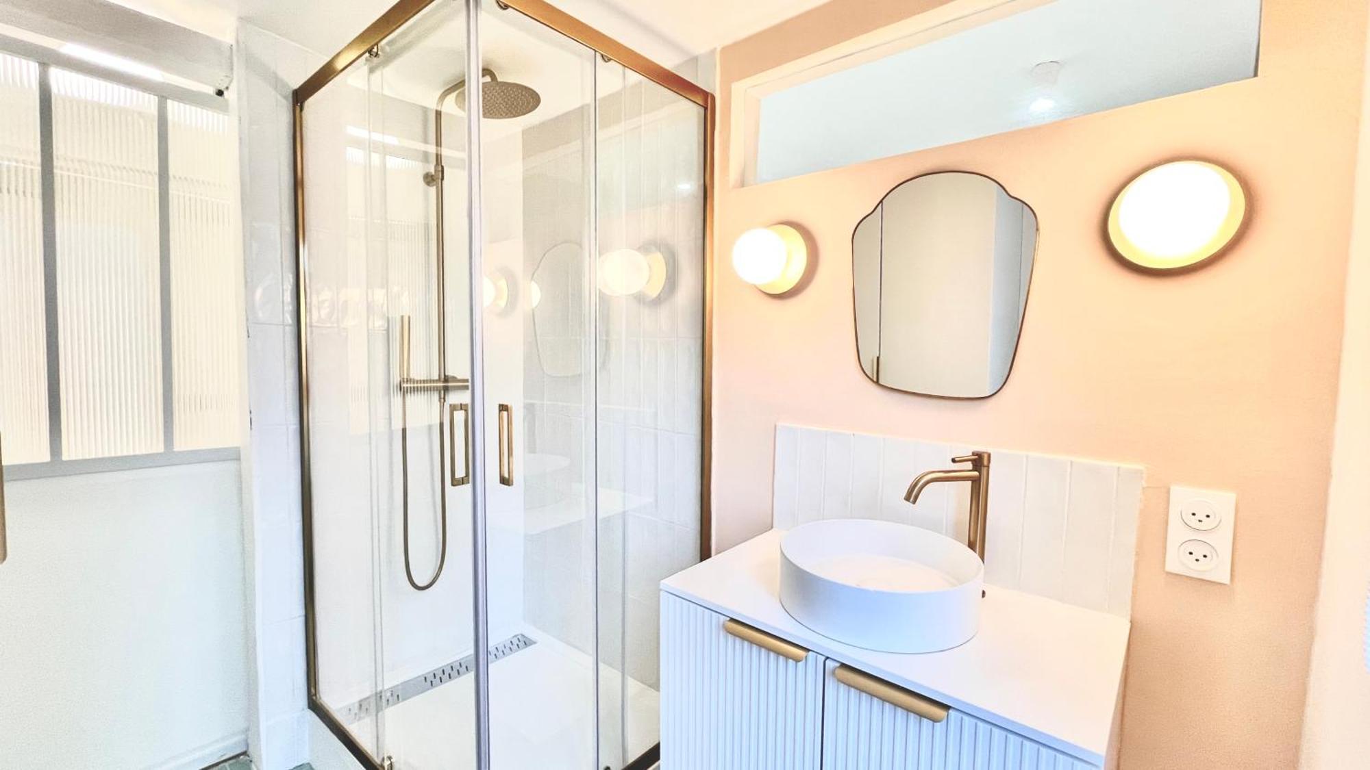 Charming Bright In Menilmontant Apartment *