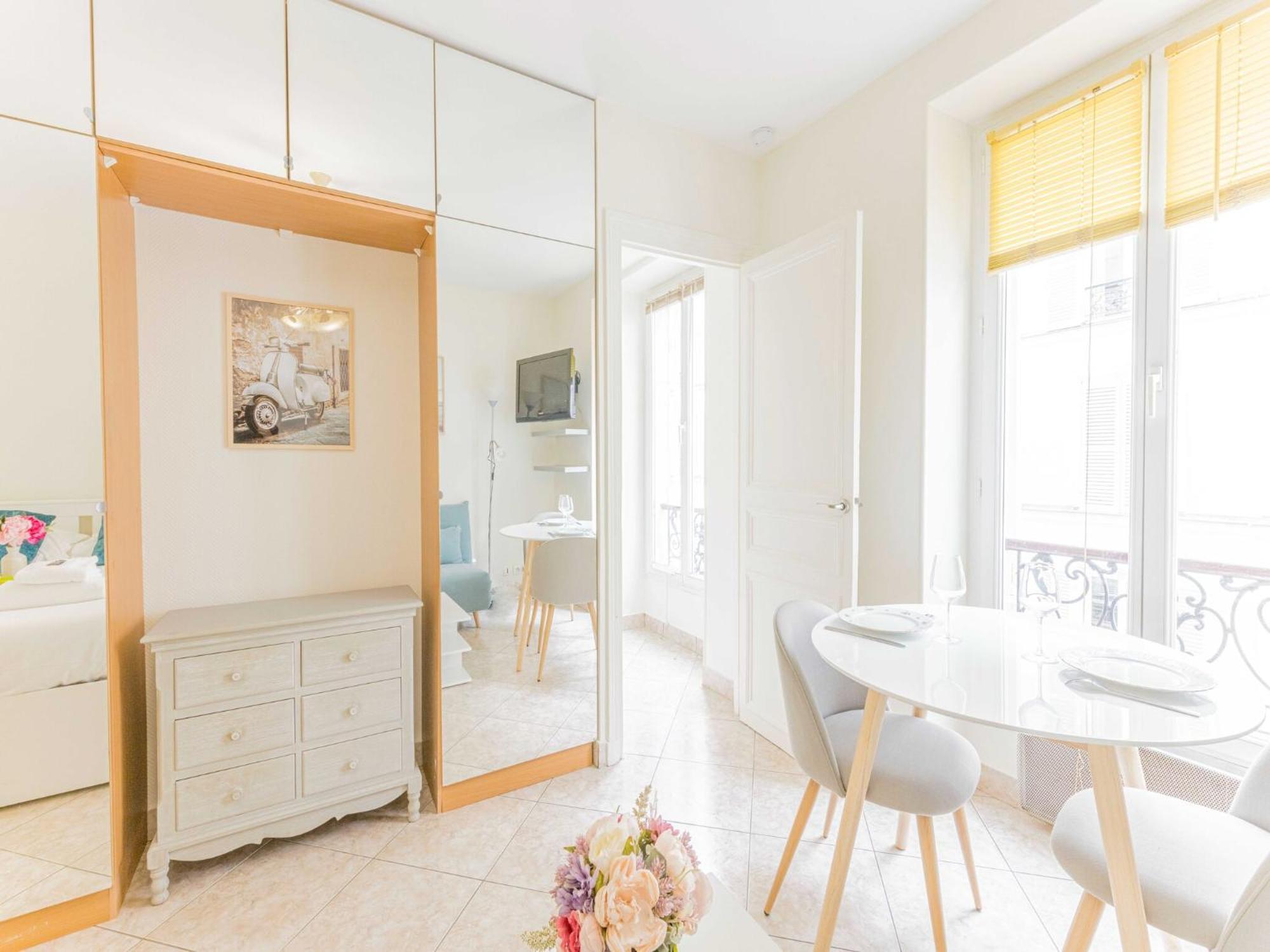 Cosy For Two Tour Eiffel Champs De Mars