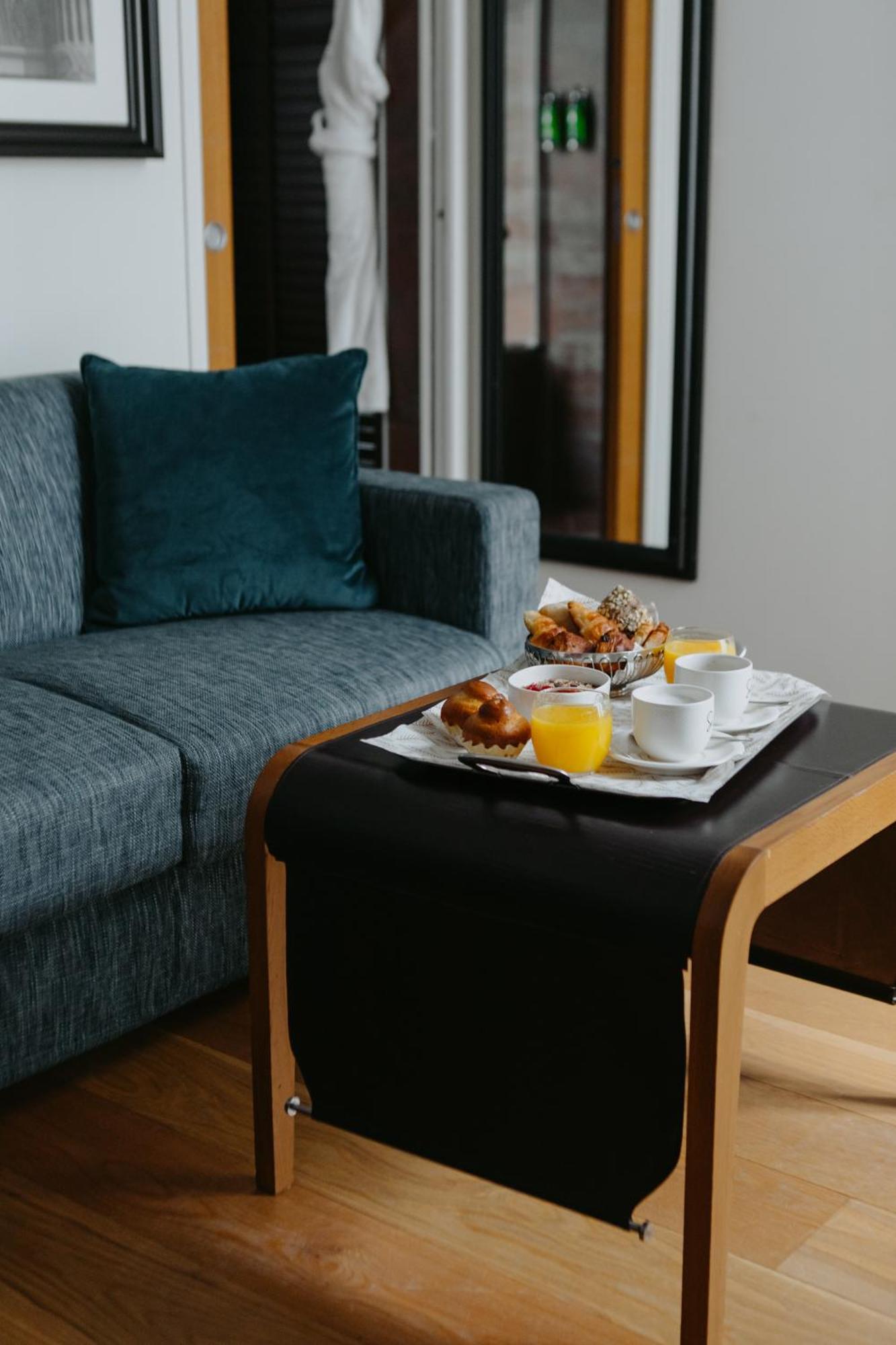 Le Six Hotel