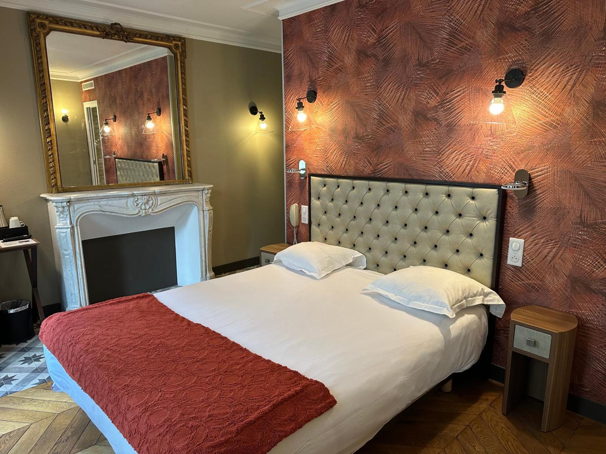 Hotel Excelsior Batignolles 3*