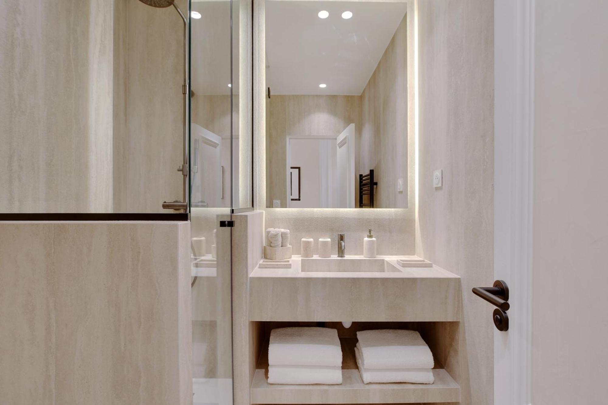 Pick A Flat's In Opera- Rue Lafitte Paris