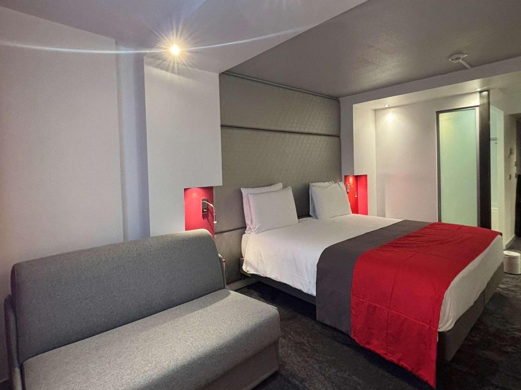 Mercure Montmartre Sacré Coeur Hotel 4*