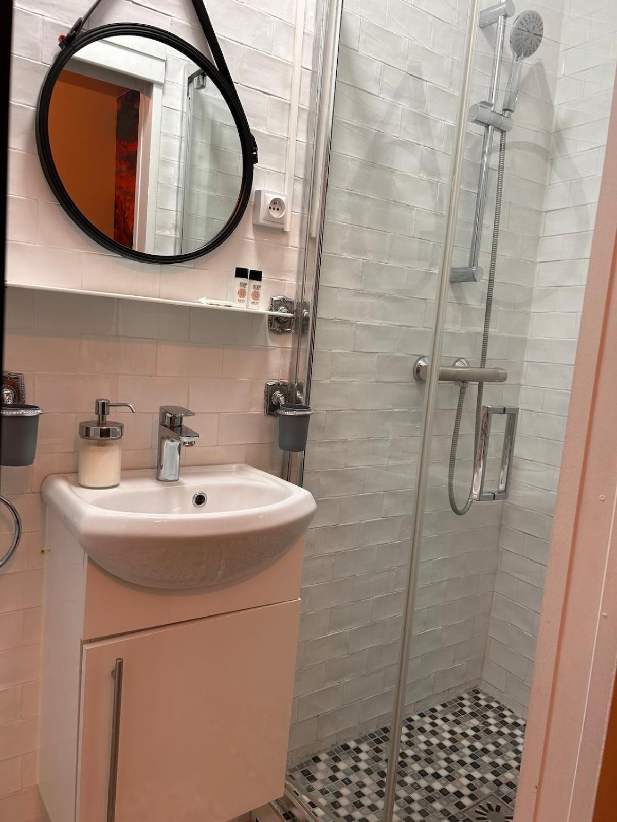 Apartment - Metro 7 Cadet - Quartier Faubourg-montmartre Paris