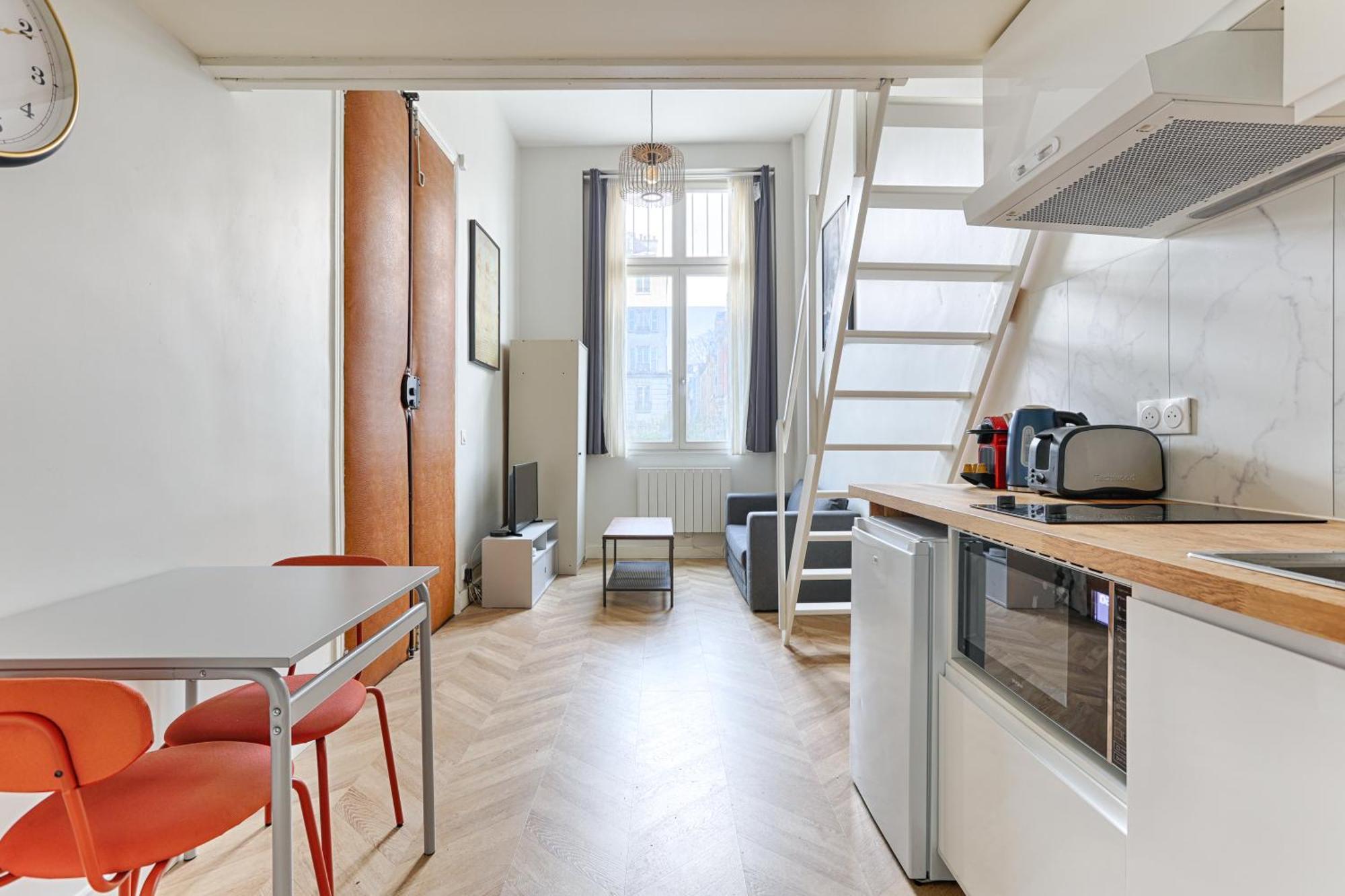 Loft De Charme An Coeur Des Batignolles * Parigi