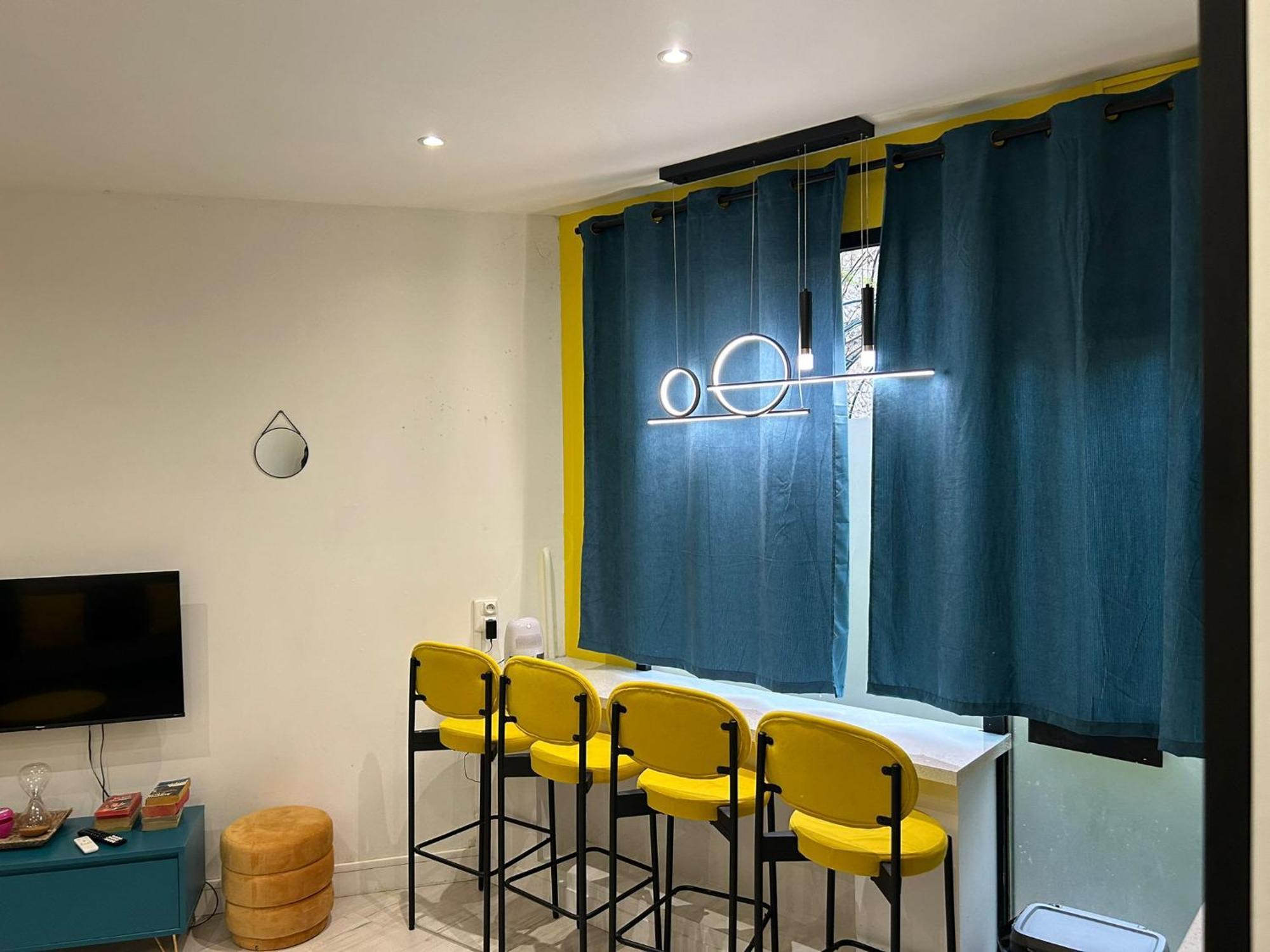 Moderne A Proximite De Batignolles * Parigi
