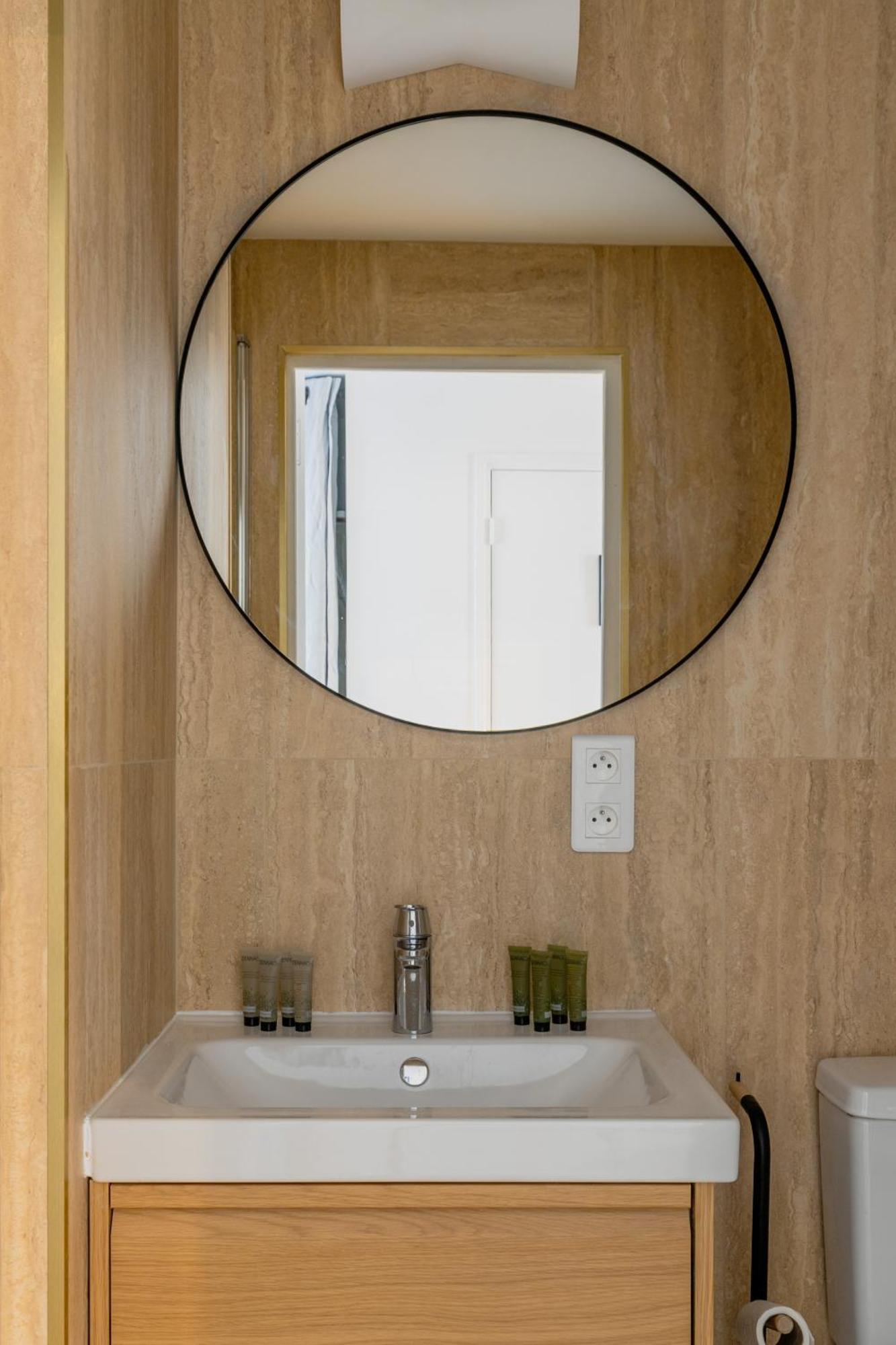 Unwind In Timeless Comfort Appartamento Parigi