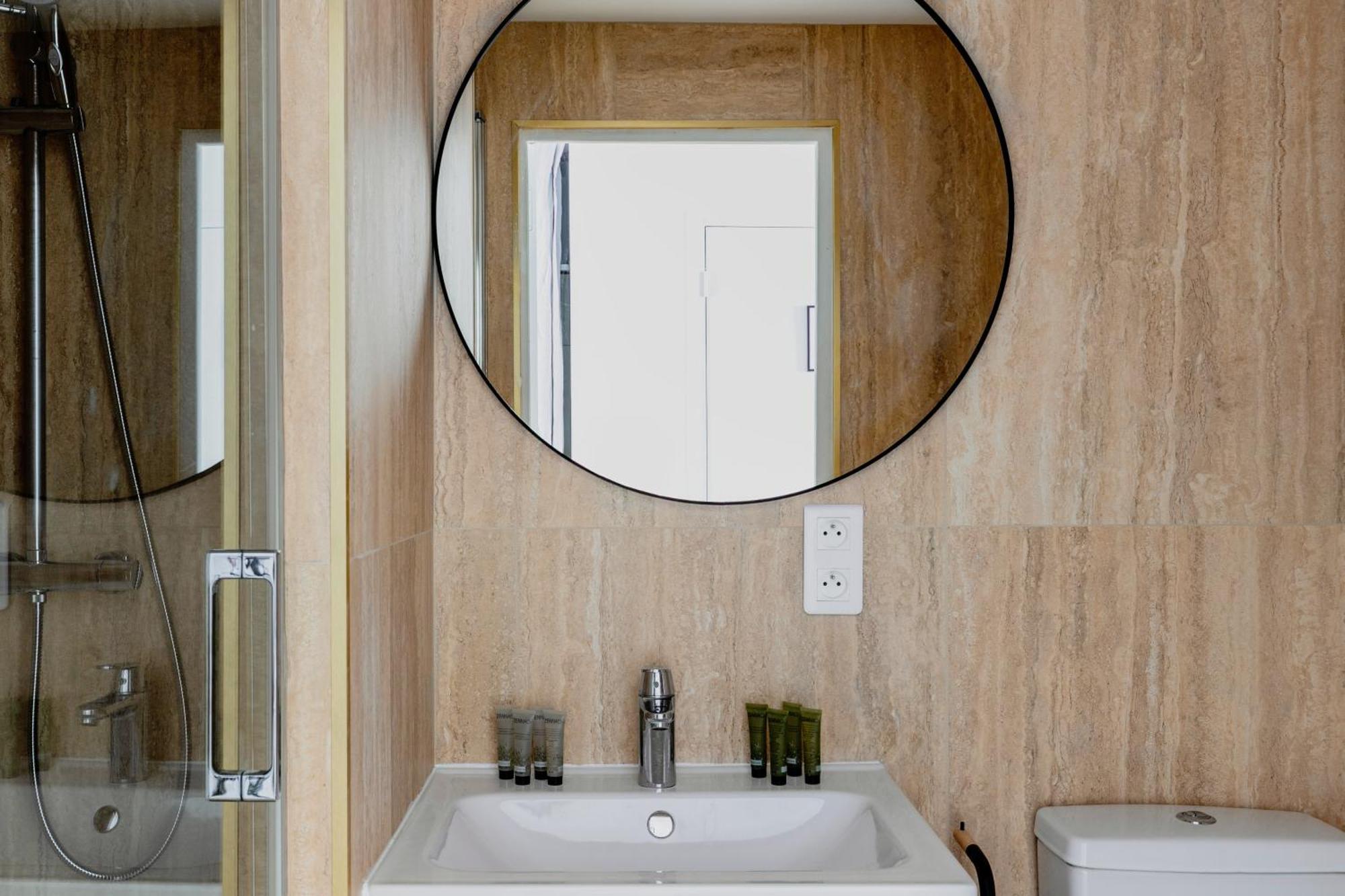 Unwind In Timeless Comfort Appartamento