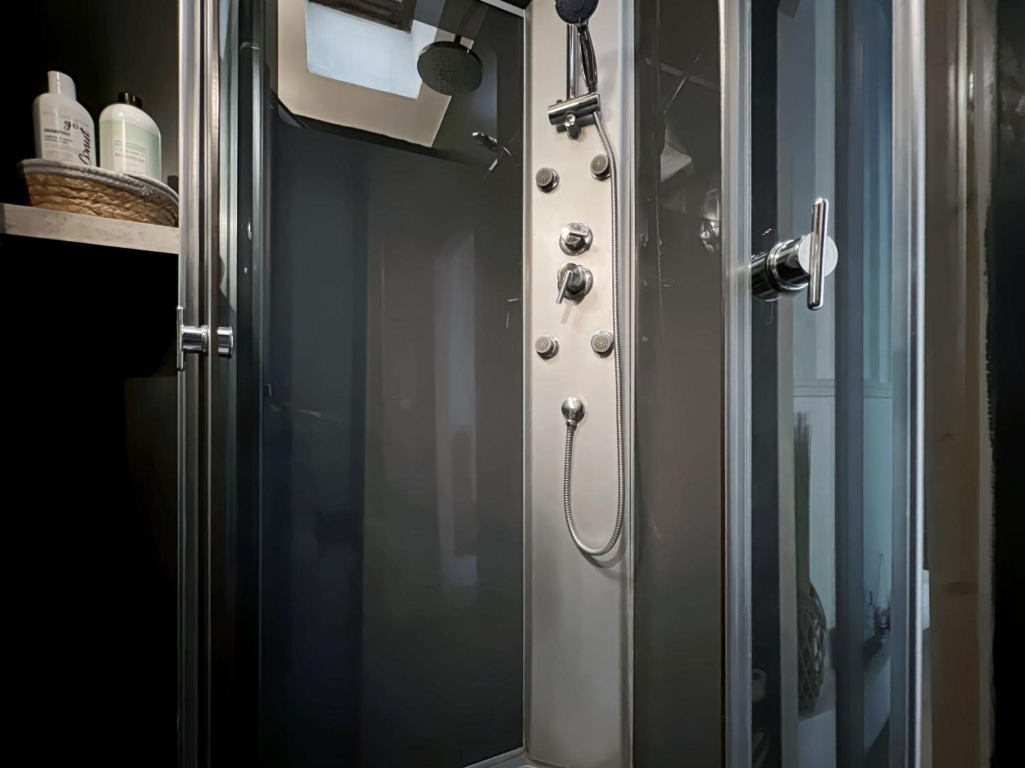 Aparthotel A Deux Pas De Gare Du Nord Parigi