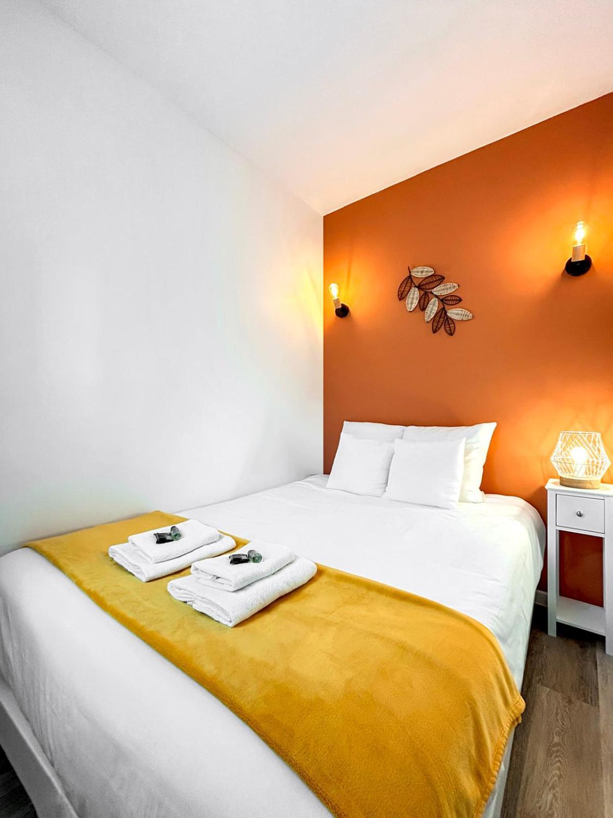 Nets - Voltaire Apartment