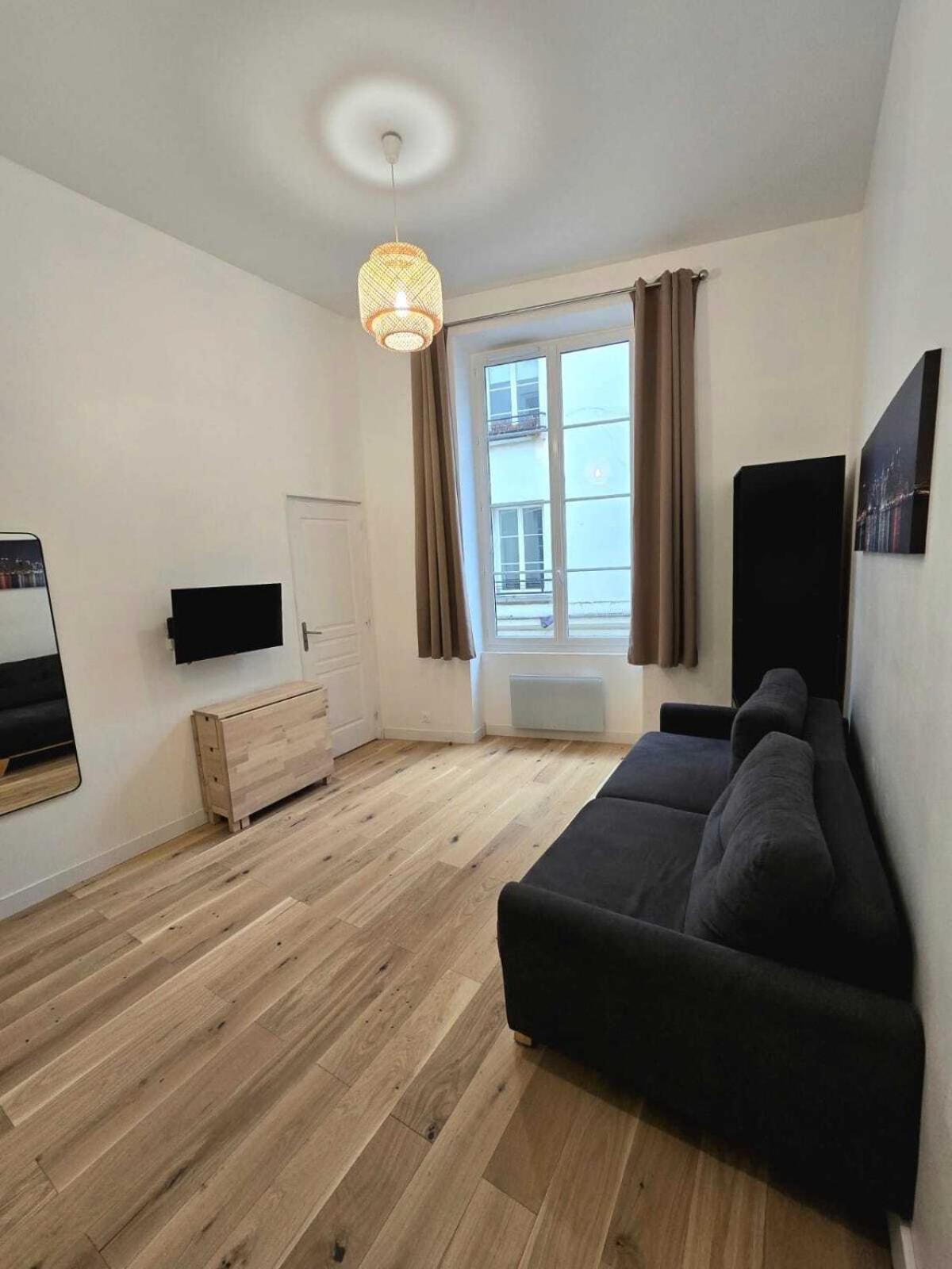 Bonne Nouvelle Apartment *