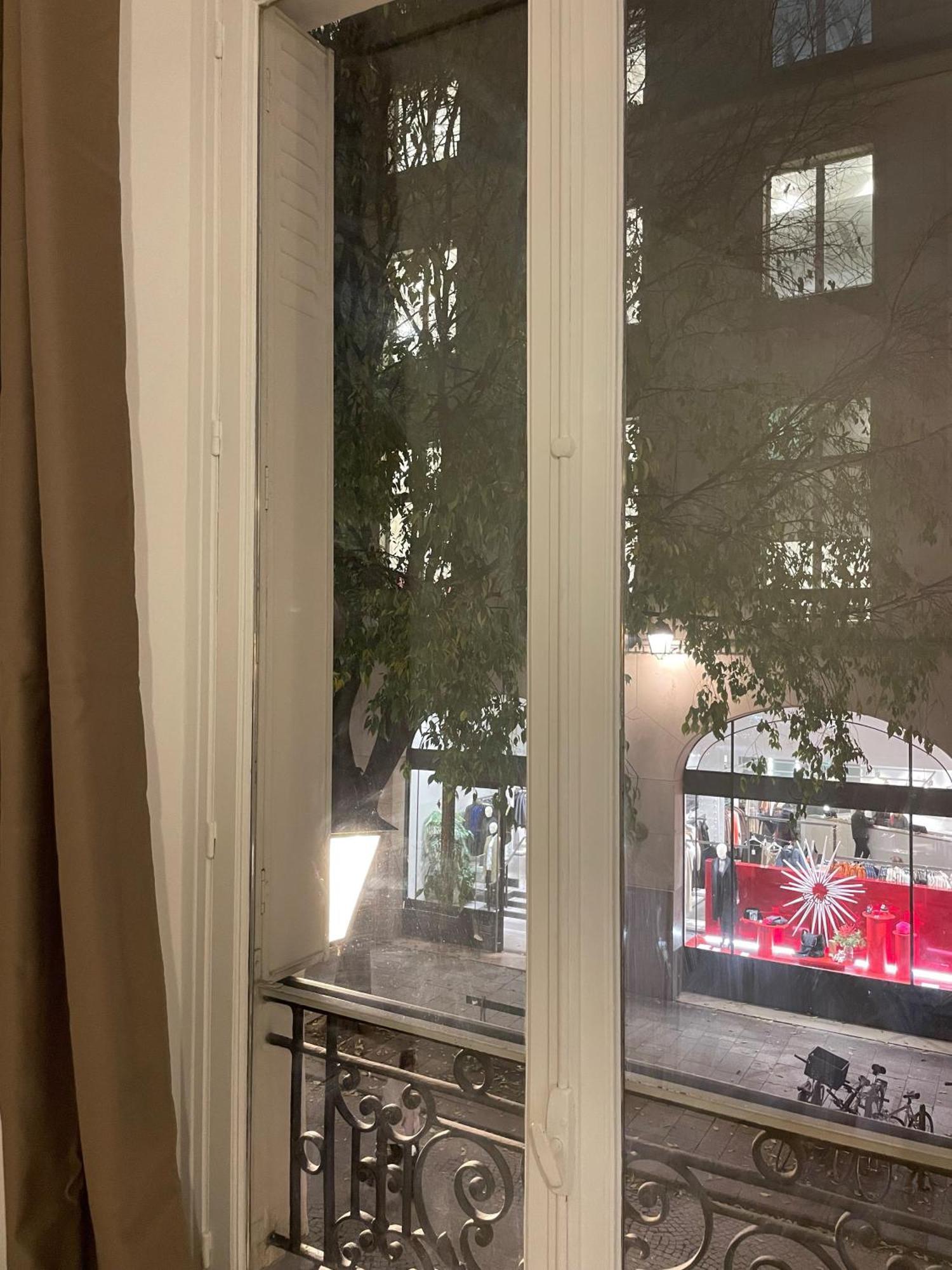 Parisian Mona Lisa - Heart Of Apartment *