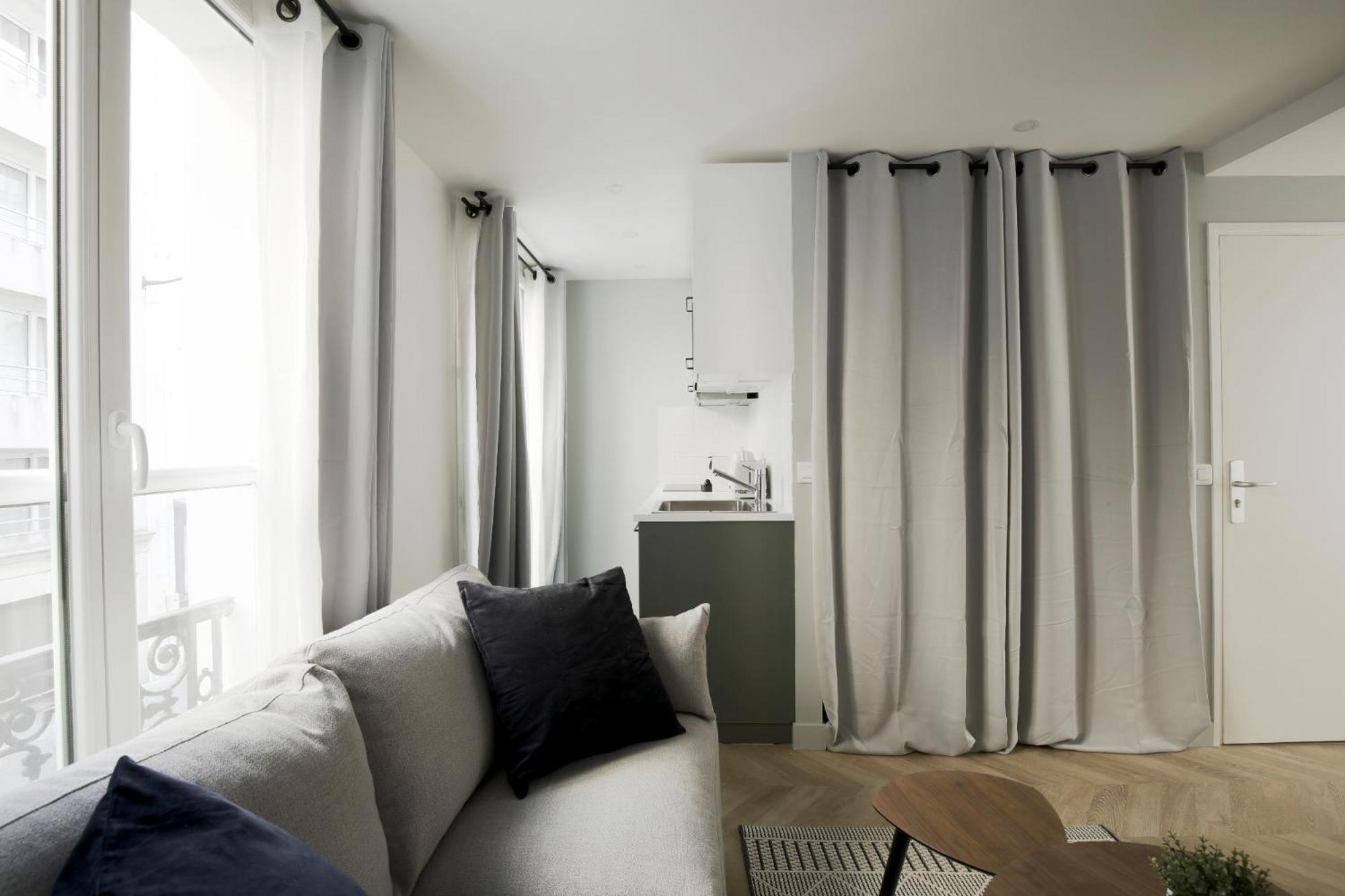 Chill-out On Private Patio In Vintage Masterpiece Appartamento Parigi