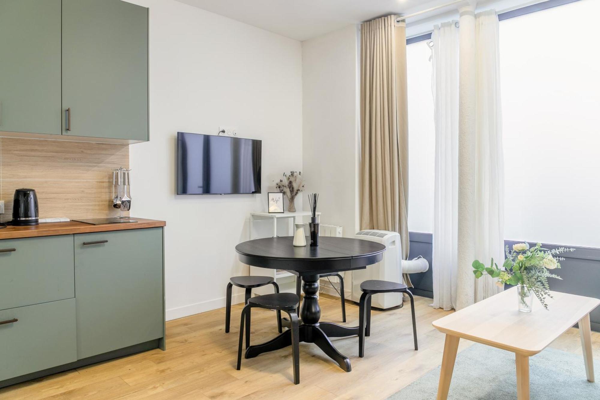 Enjoy In A Lovely Nest With Modern Design Parigi