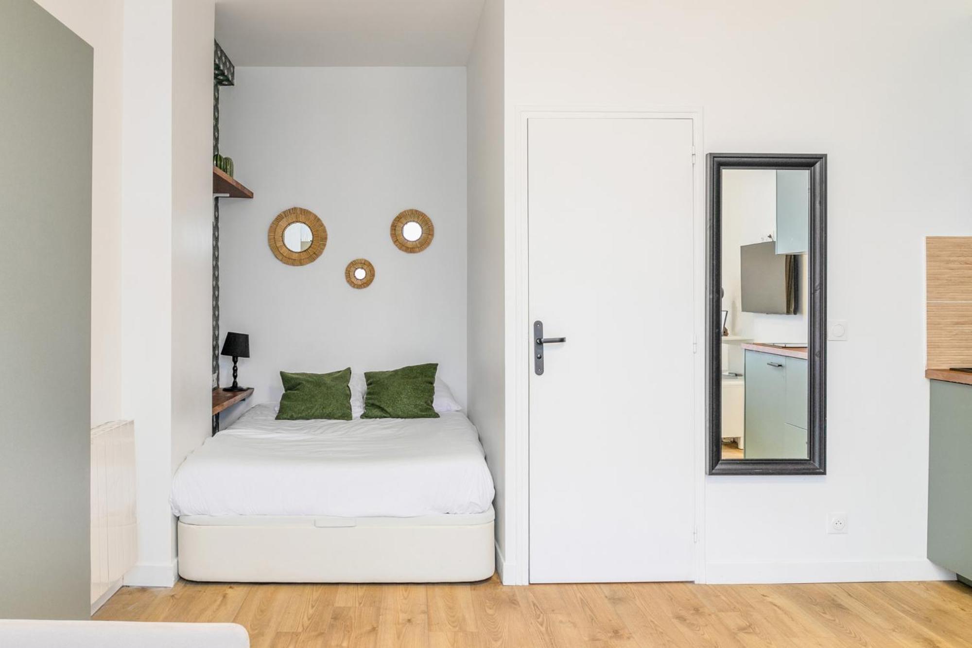 Enjoy In A Lovely Nest With Modern Design Parigi
