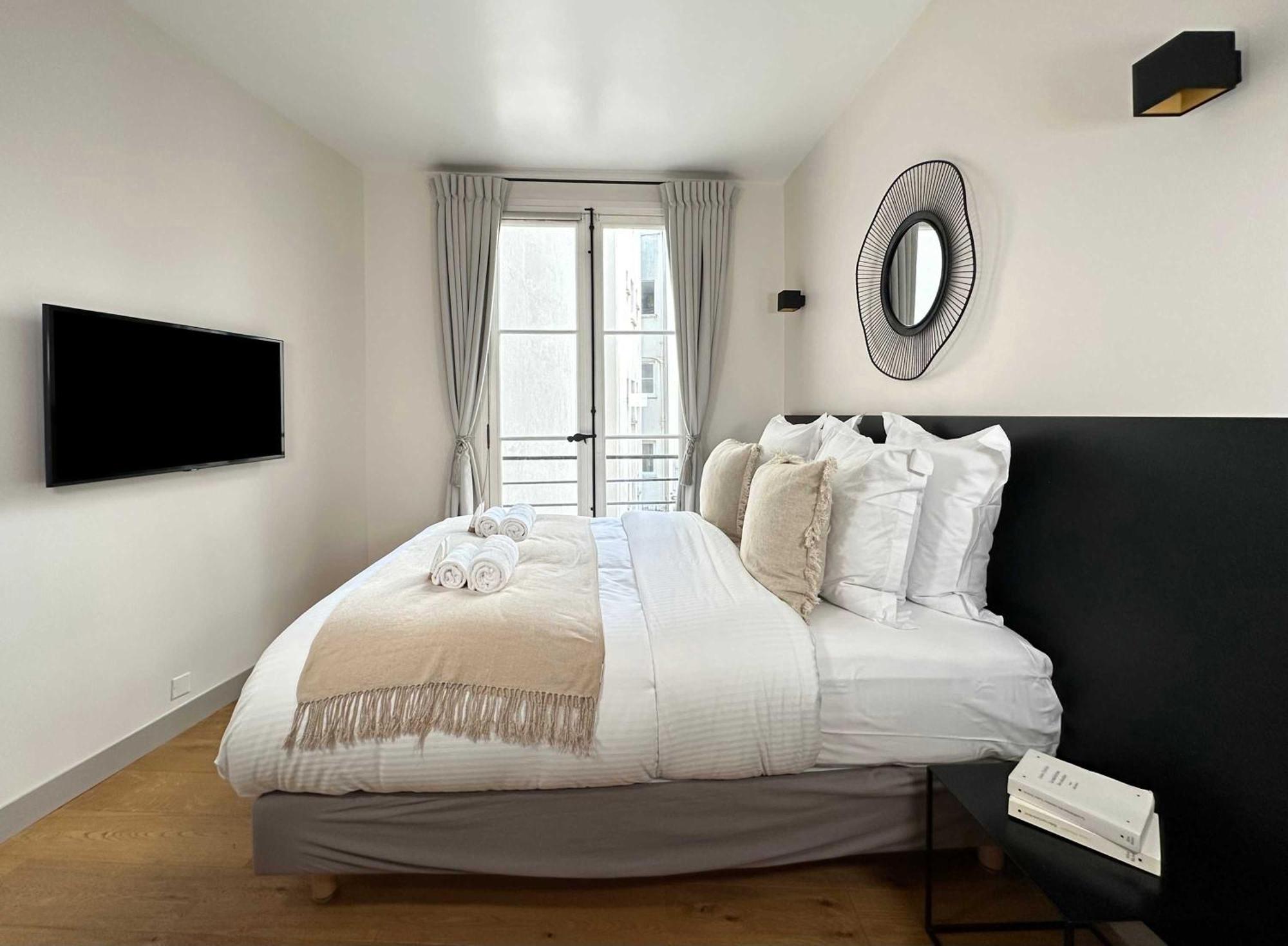 Luxembourg Garden Family Flat Delight