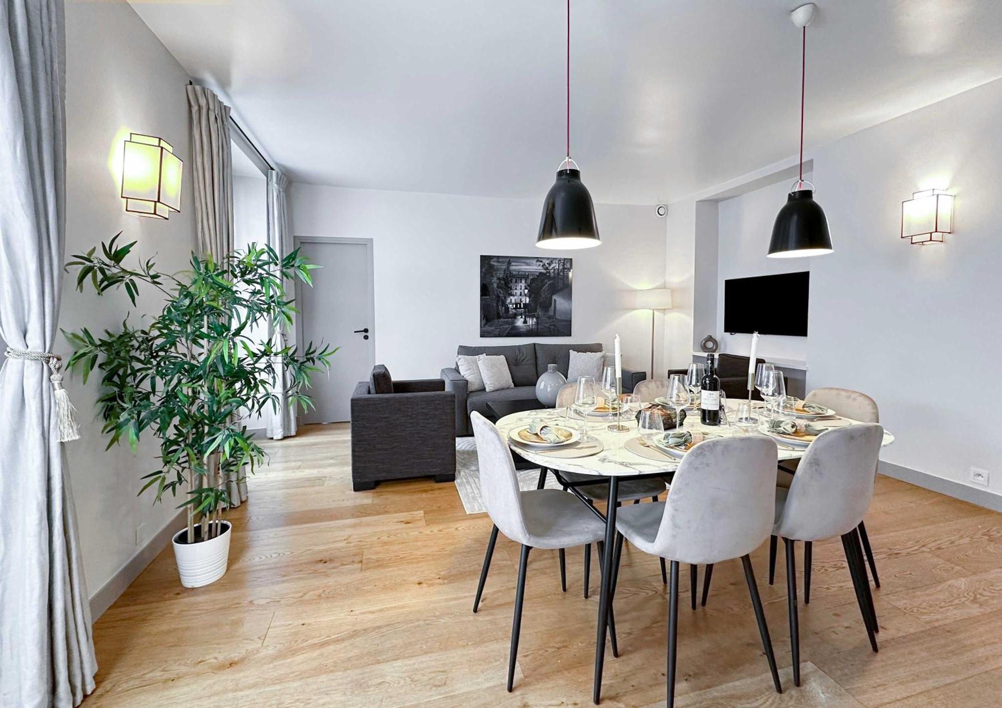Luxembourg Garden Family Flat Delight *