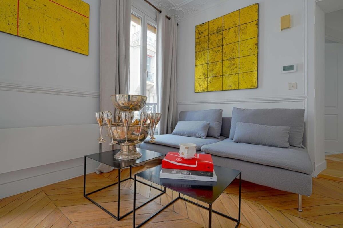 Appartamento Large Luxury Flat Next To Champs Elysee Parigi