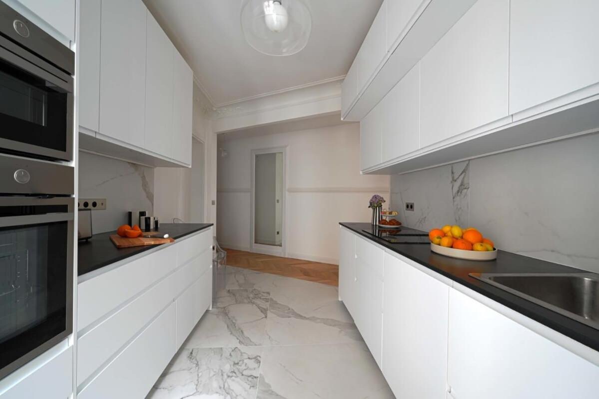 Large Luxury Flat Next To Champs Elysee * Parigi