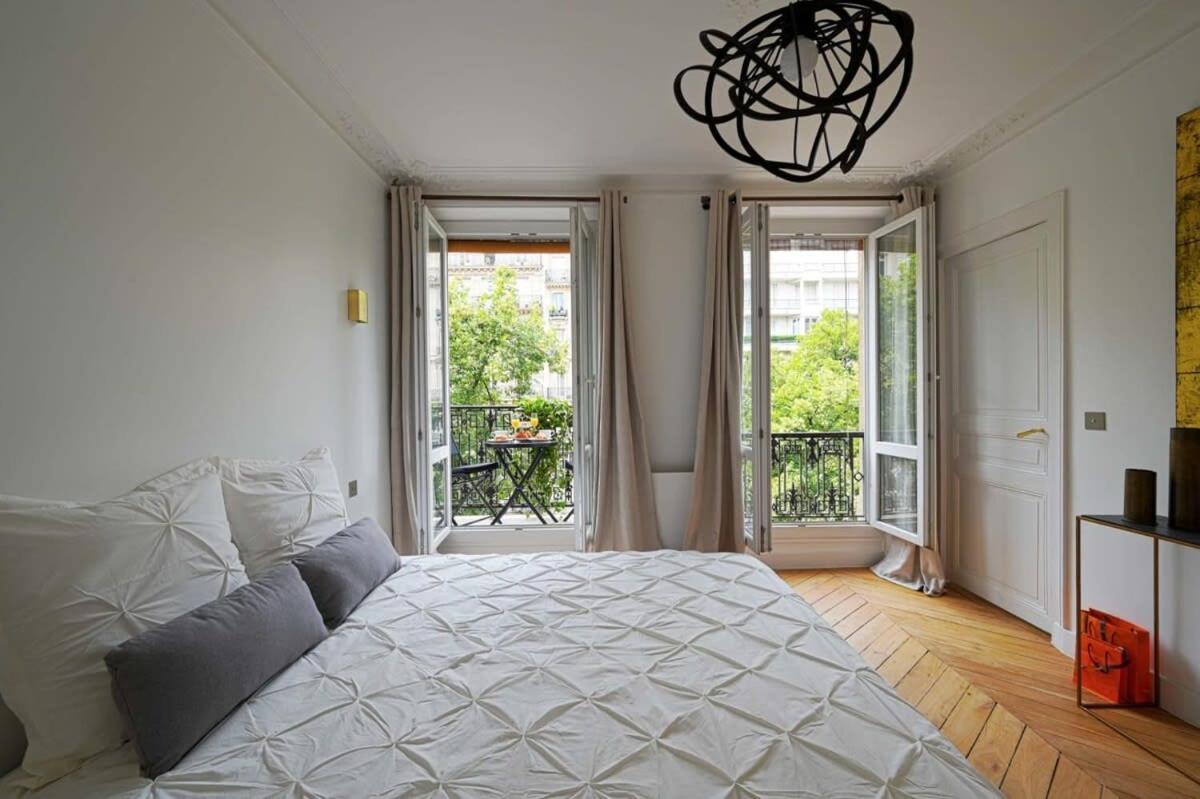 Appartamento Large Luxury Flat Next To Champs Elysee Parigi