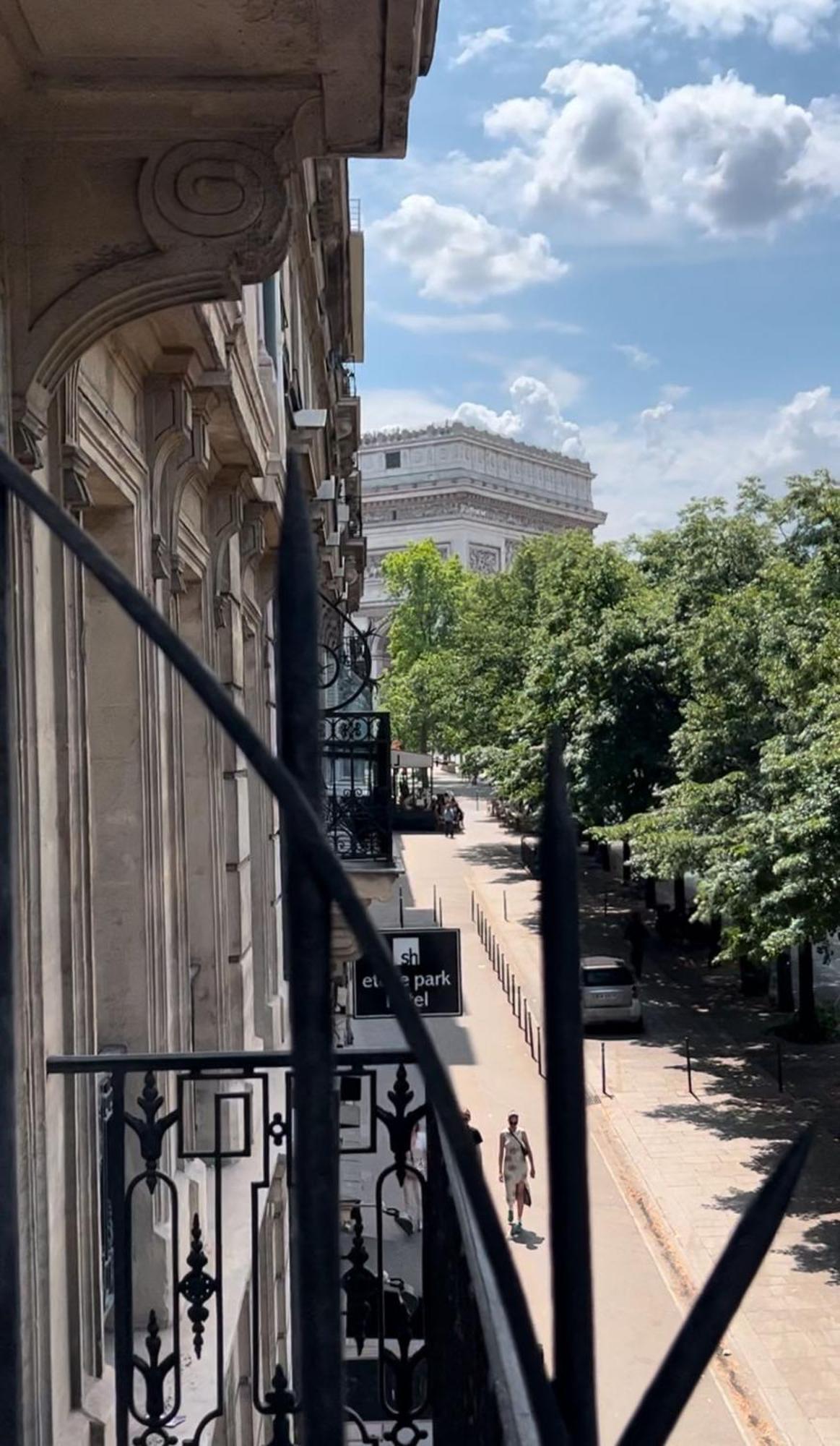 Large Luxury Flat Next To Champs Elysee Parigi