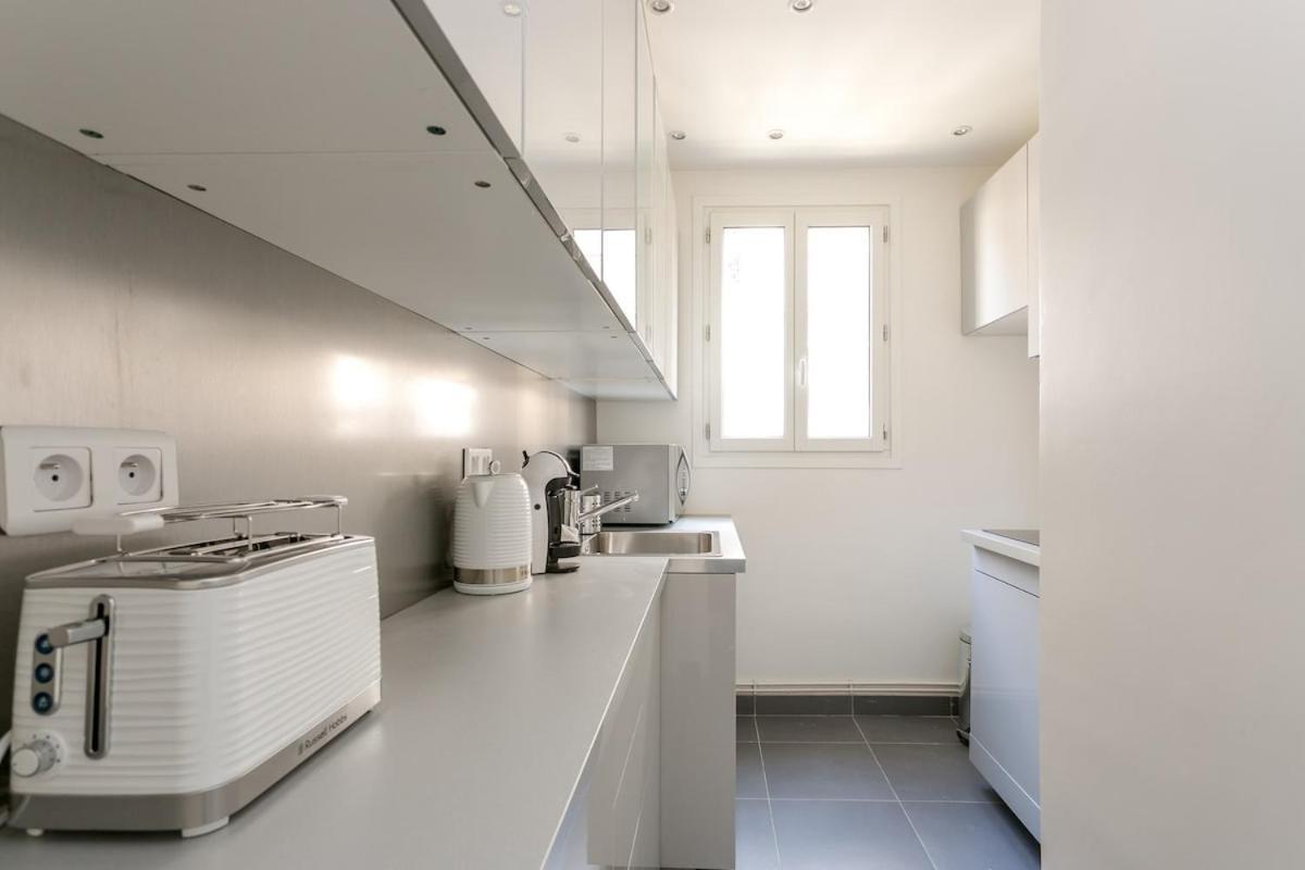 V3 Vibrant Luxurious Steps From Trocadero *