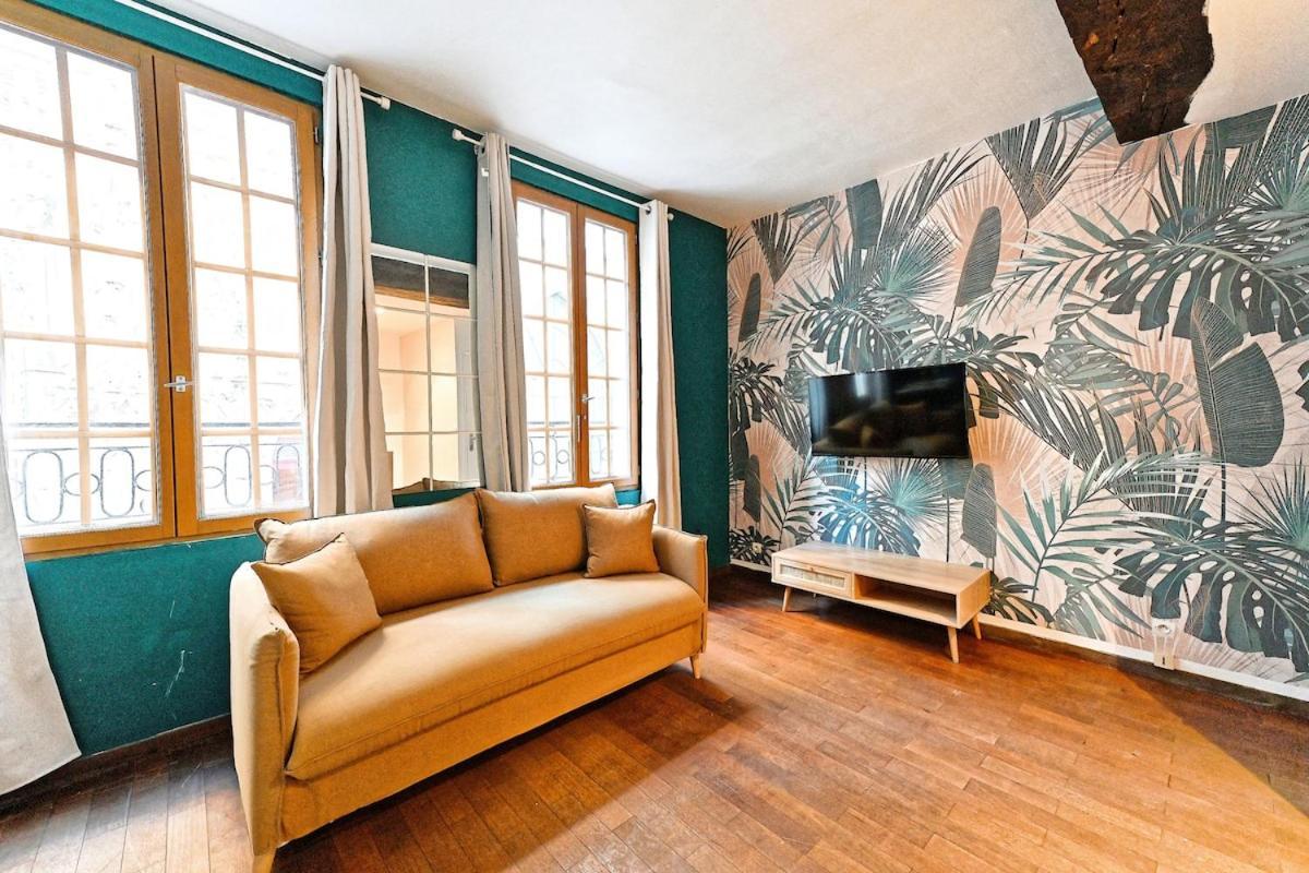 Cozy In The Beautiful Marais Paris