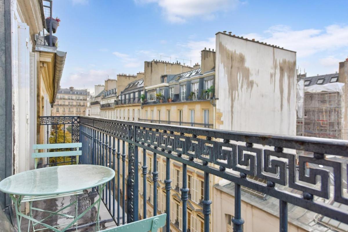 Superb T2 Haussmanien Avec Balcon A 10min Des Galeries Lafayette Appartamento Parigi