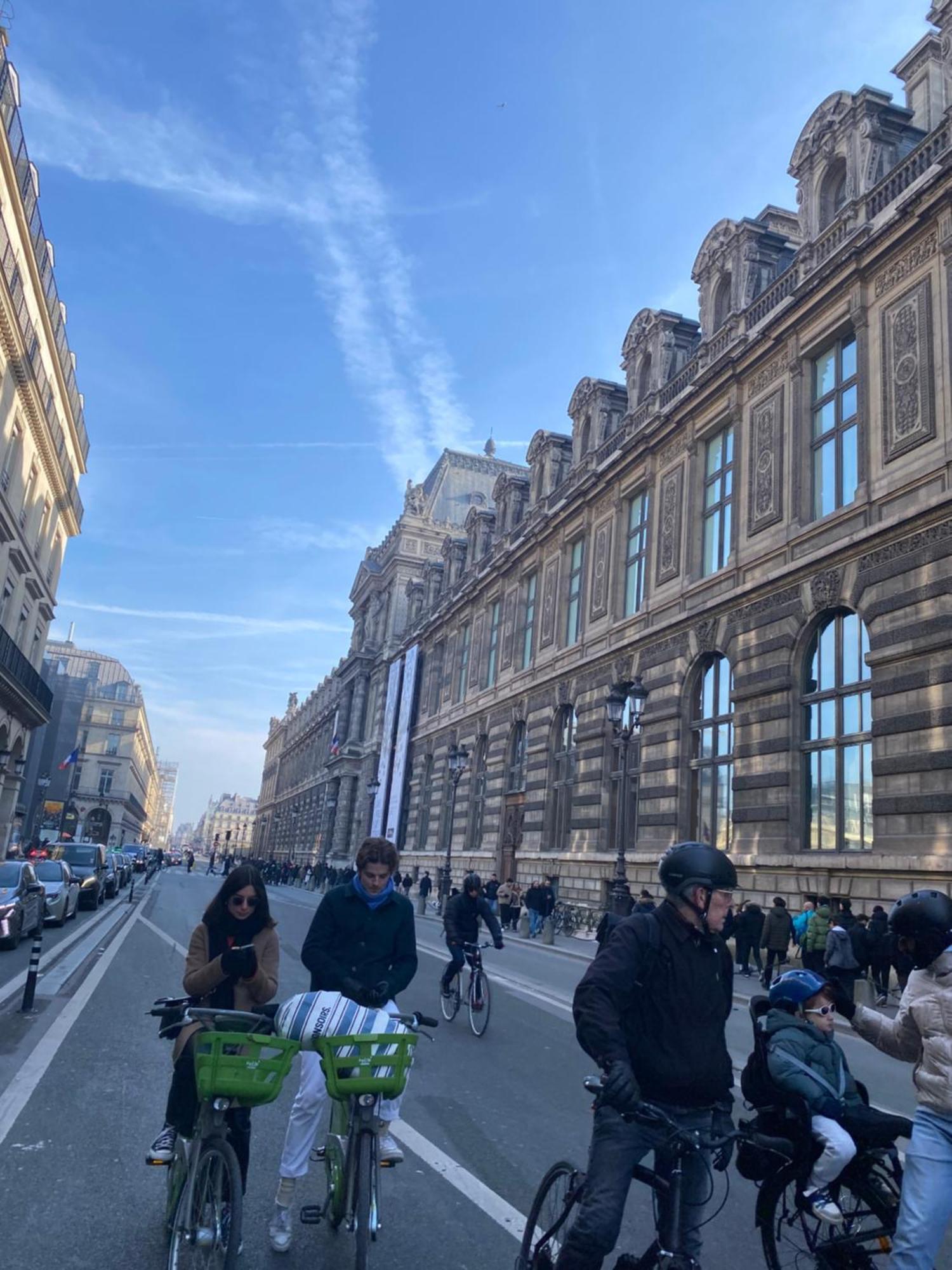 Cosy Next To Louvre