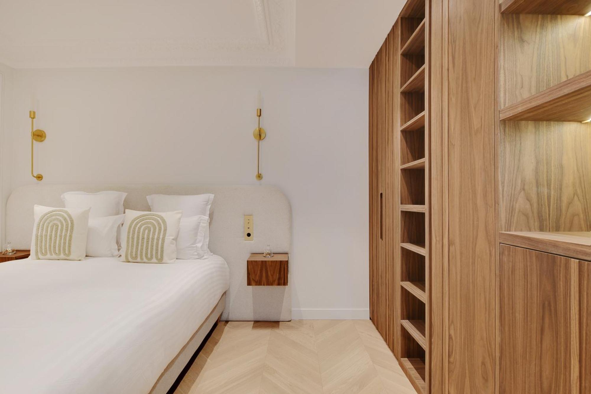 Maison Galante's With Services In La Madeleine - Opera Apartment