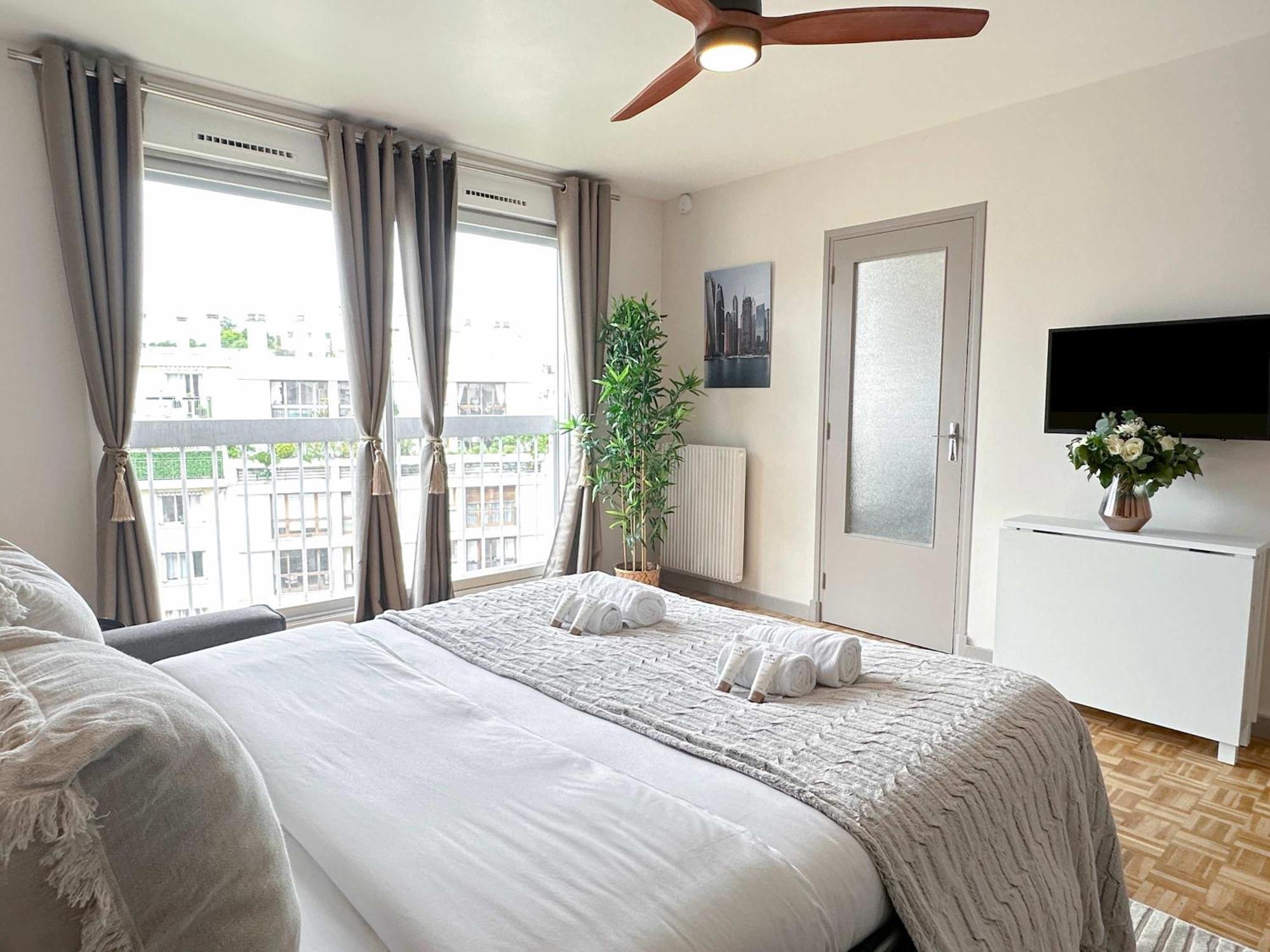 Brand-new With Eiffel Tower View Apartment