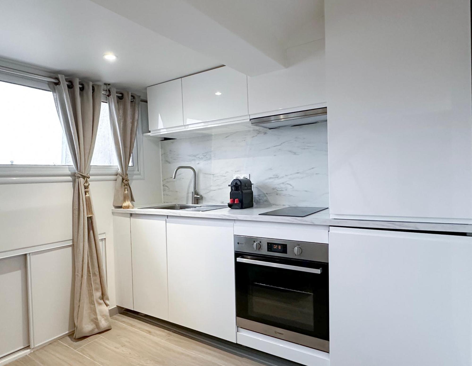 Brand New Near La Madeleine ! *