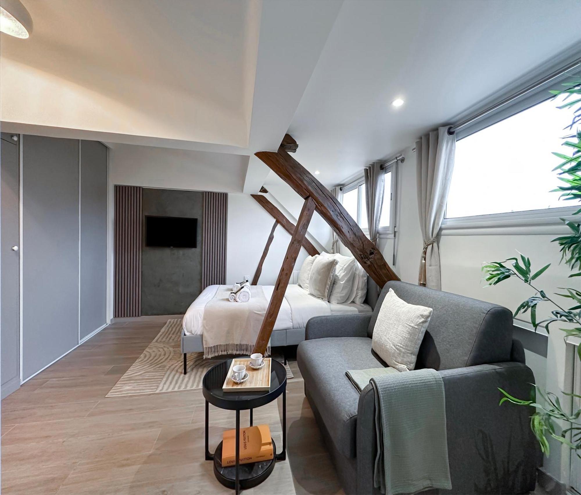 Apartment Brand New Near La Madeleine !