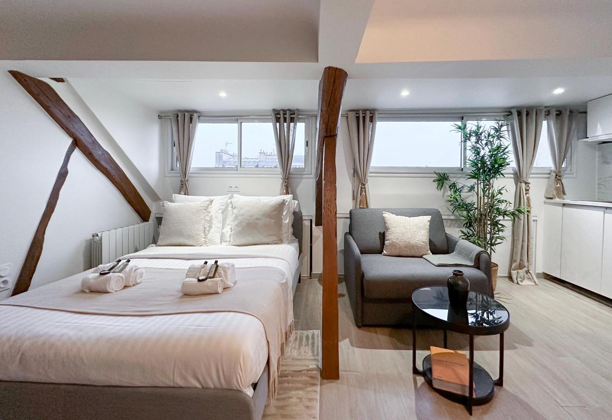 Brand New Near La Madeleine ! *