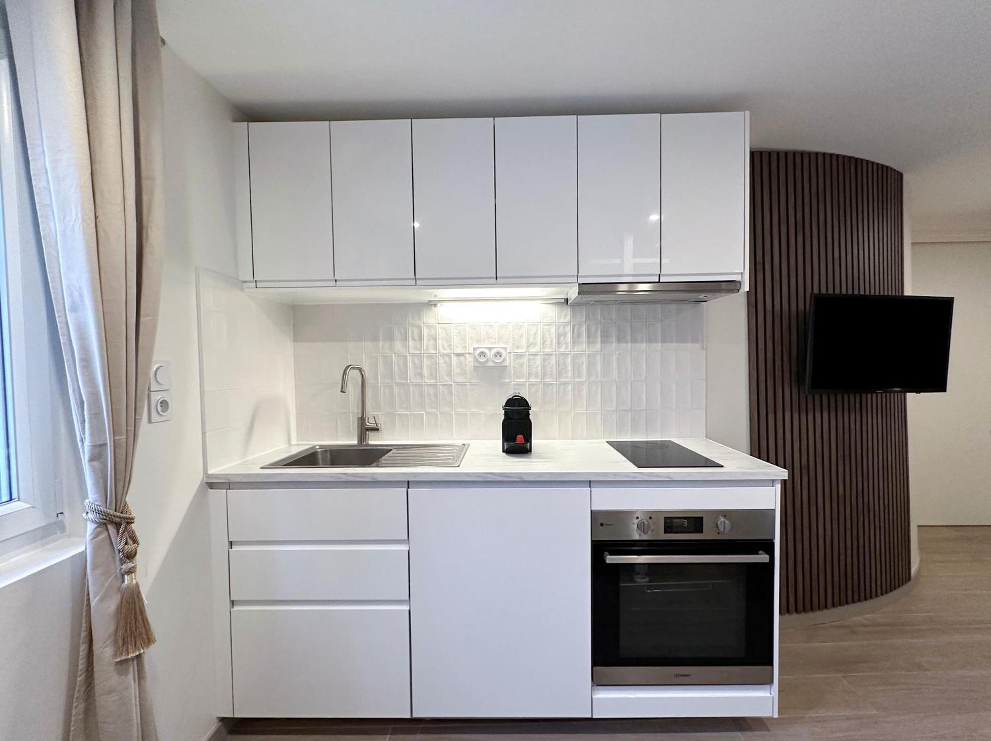 Brand New Near La Madeleine ! Apartment *
