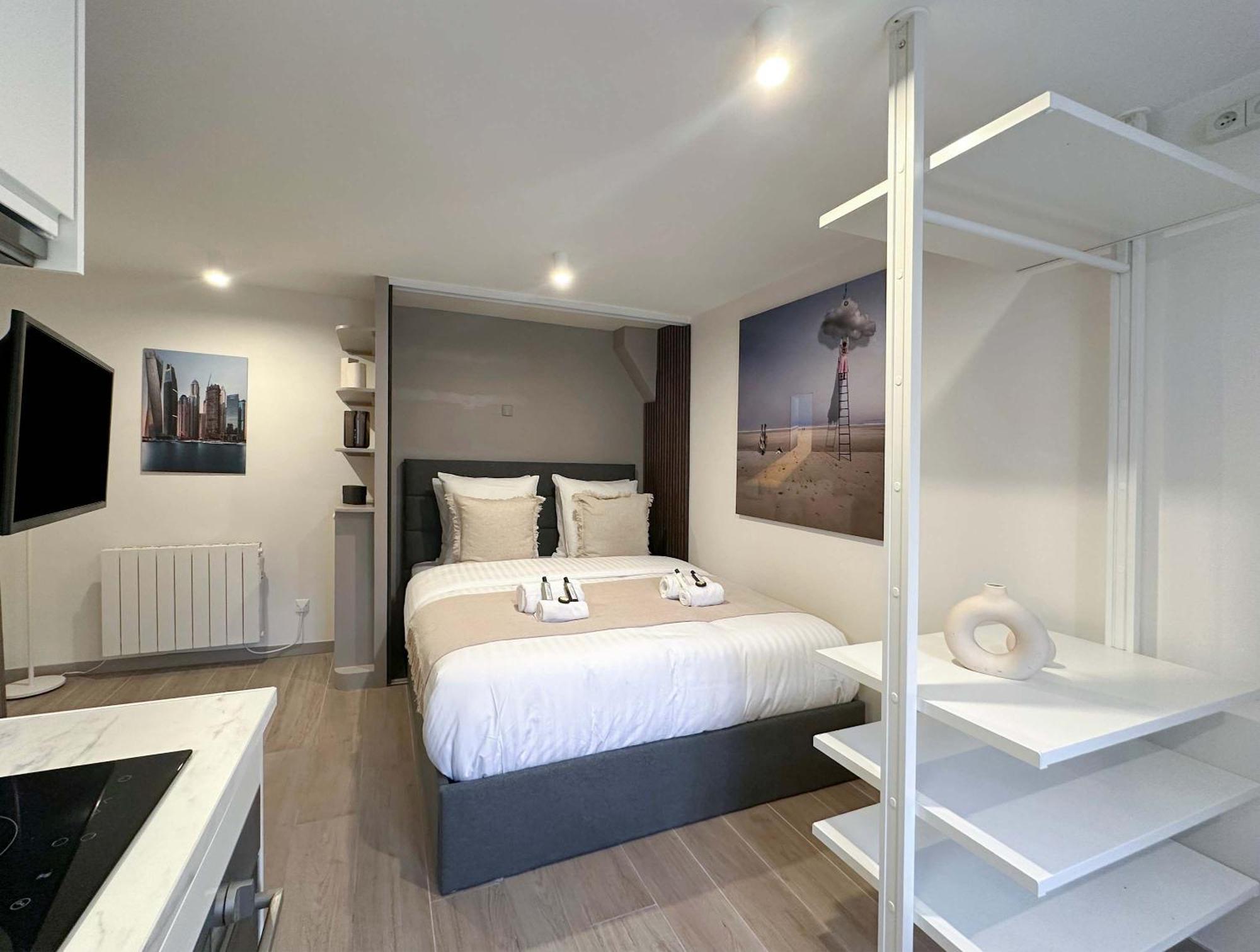 Brand New Near La Madeleine ! *