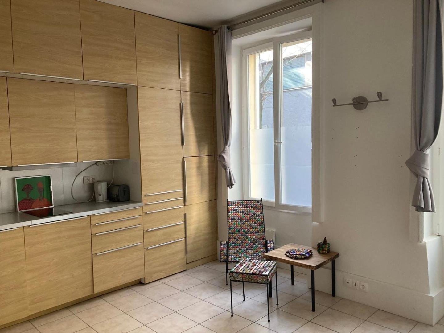 Intimate Near Republique * Parigi